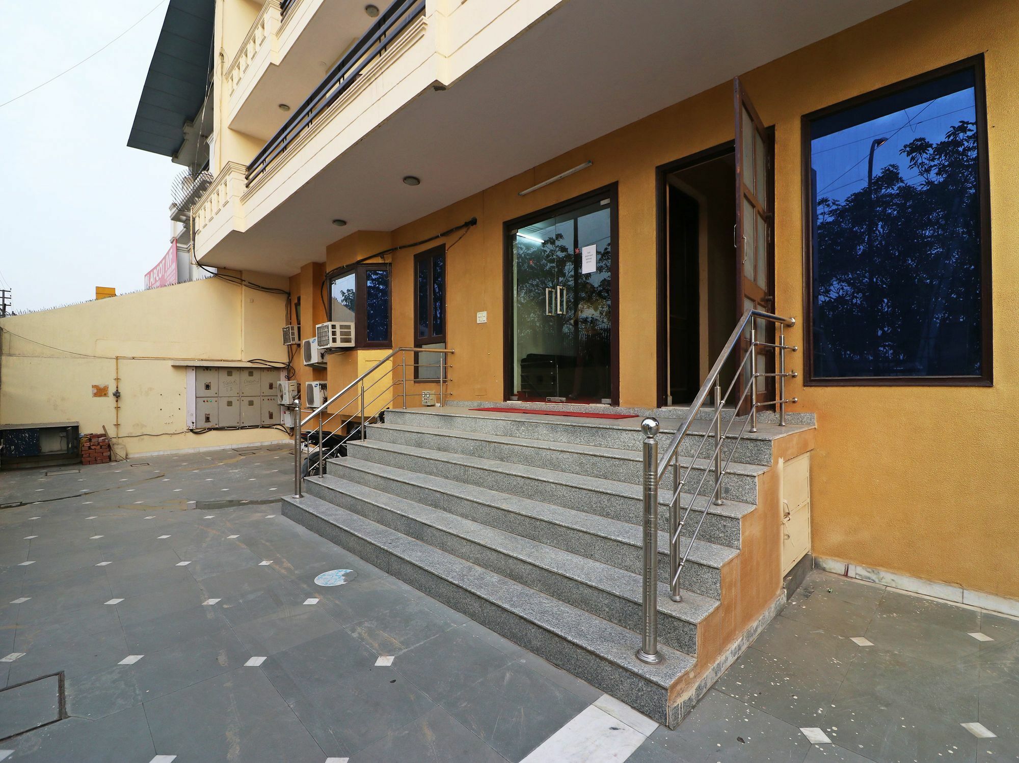 Oyo 4152 Annex Executive Hotel 3*