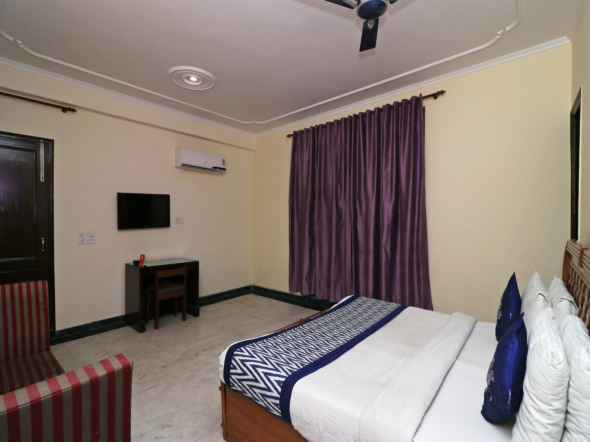 Oyo 4152 Annex Executive