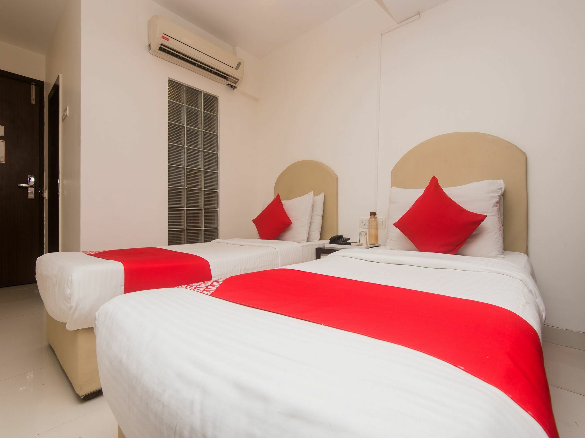 Hotel Oyo 16001 Gk Residency