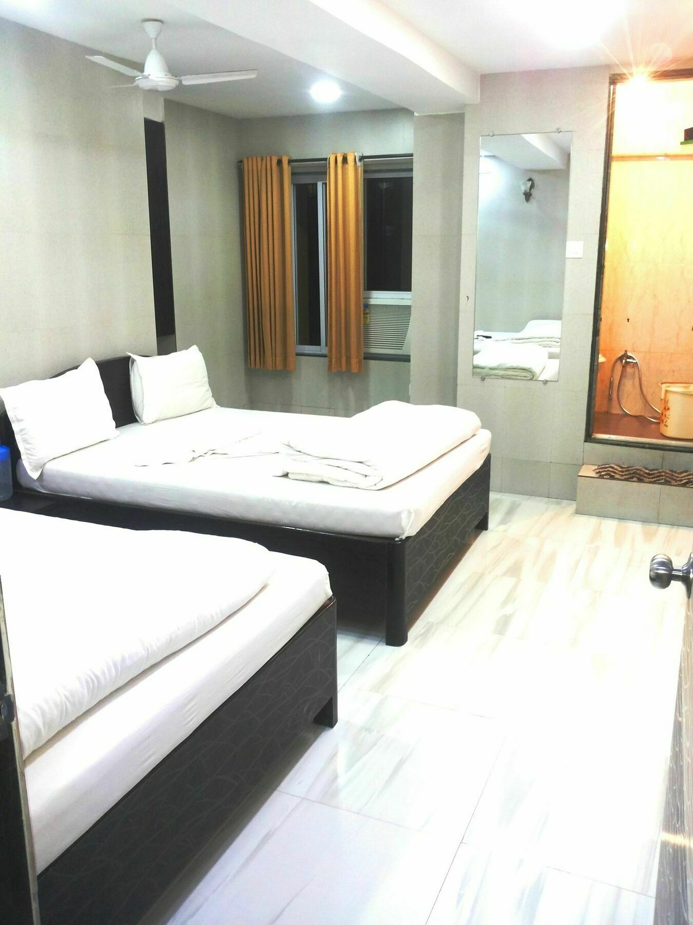 Hotel Holiday Inn Hotel 3*