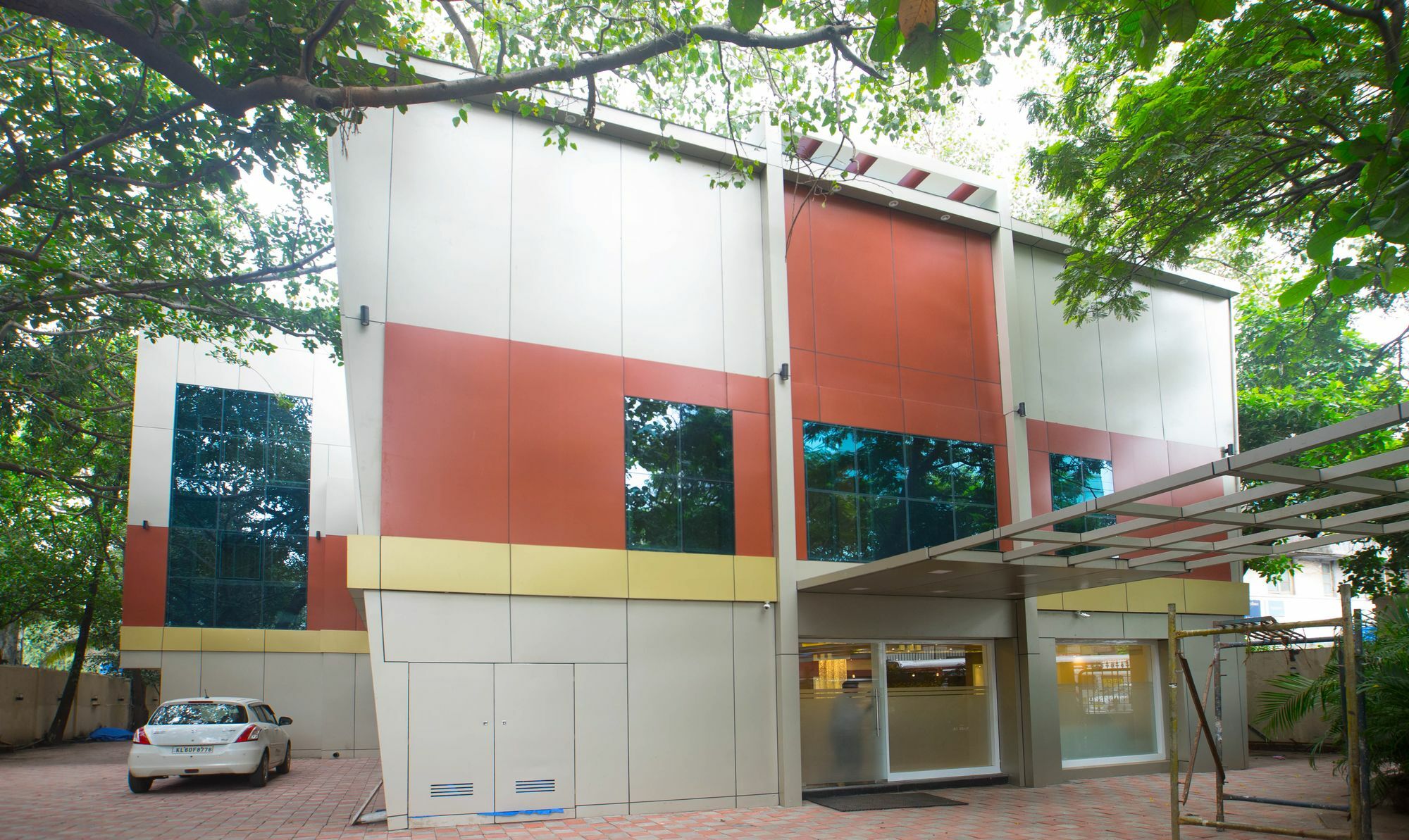 Treebo Amber International Hotel