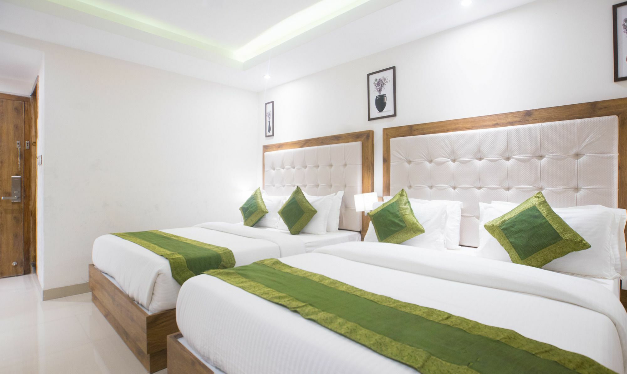 Hotel Treebo Amber International 3*