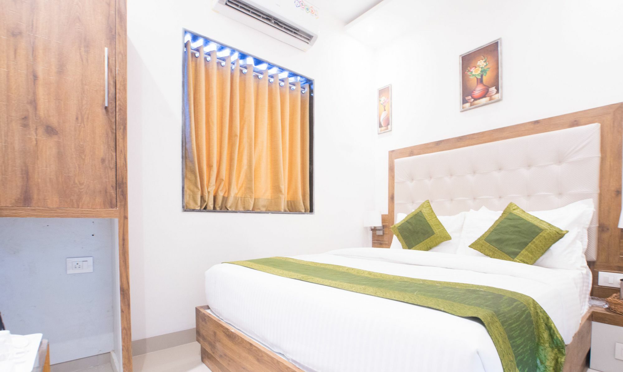 Treebo Amber International Hotel 3*