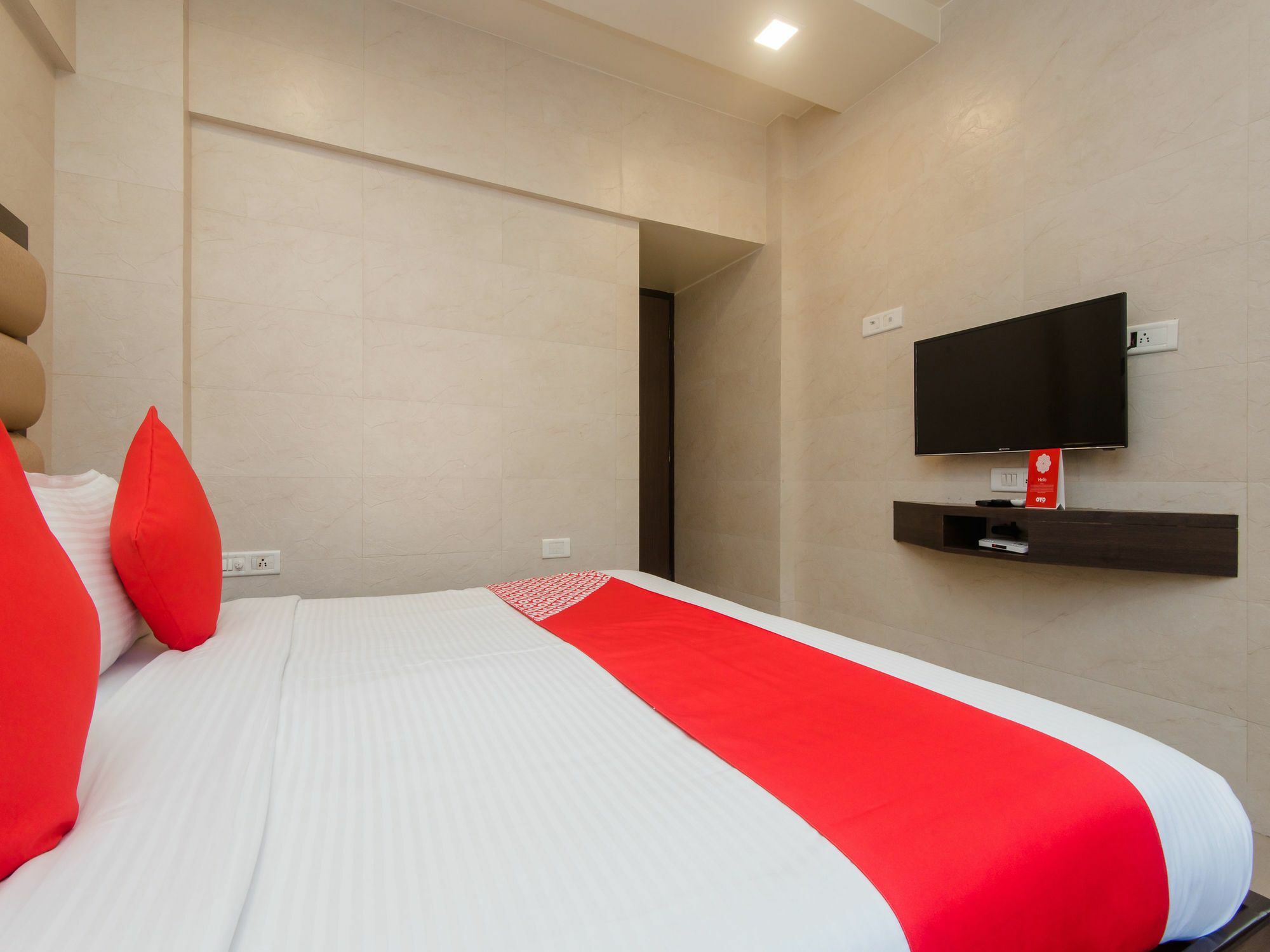Oyo 11908 Bloom Residency 3* Bombaim