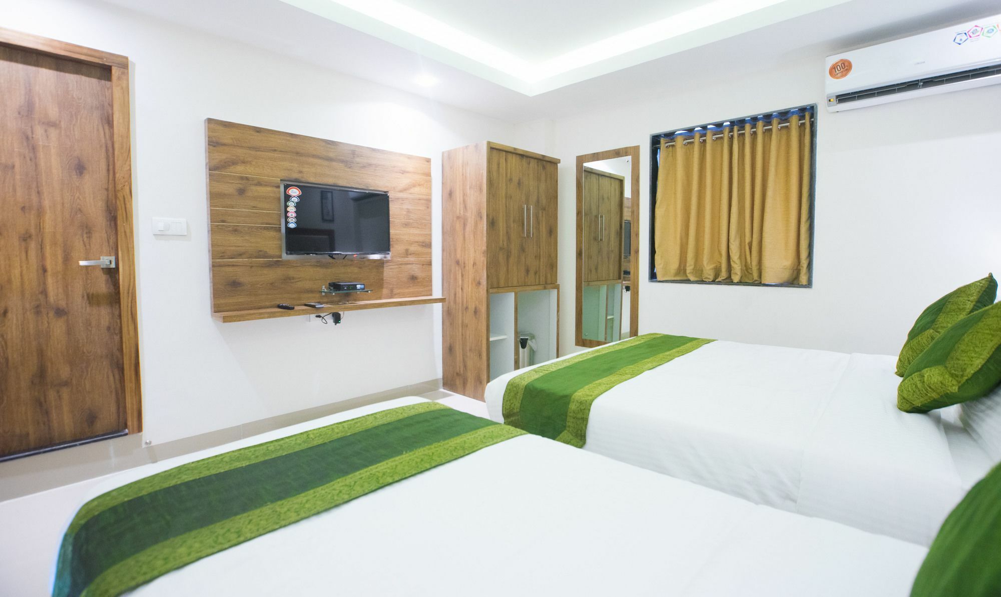Treebo Amber International Hotel 3*