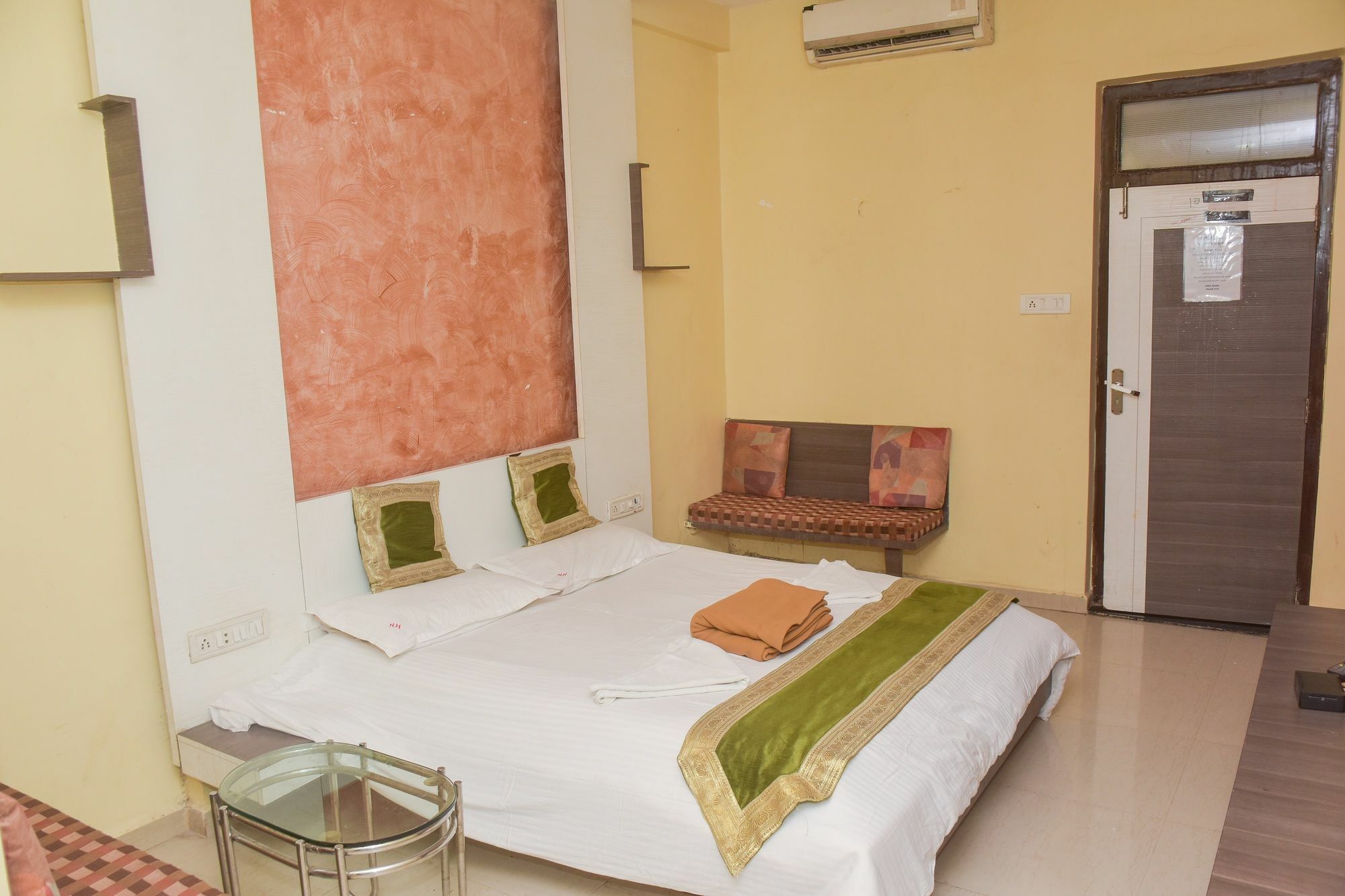 Nirmal Lodging& Boarding * Mumbai