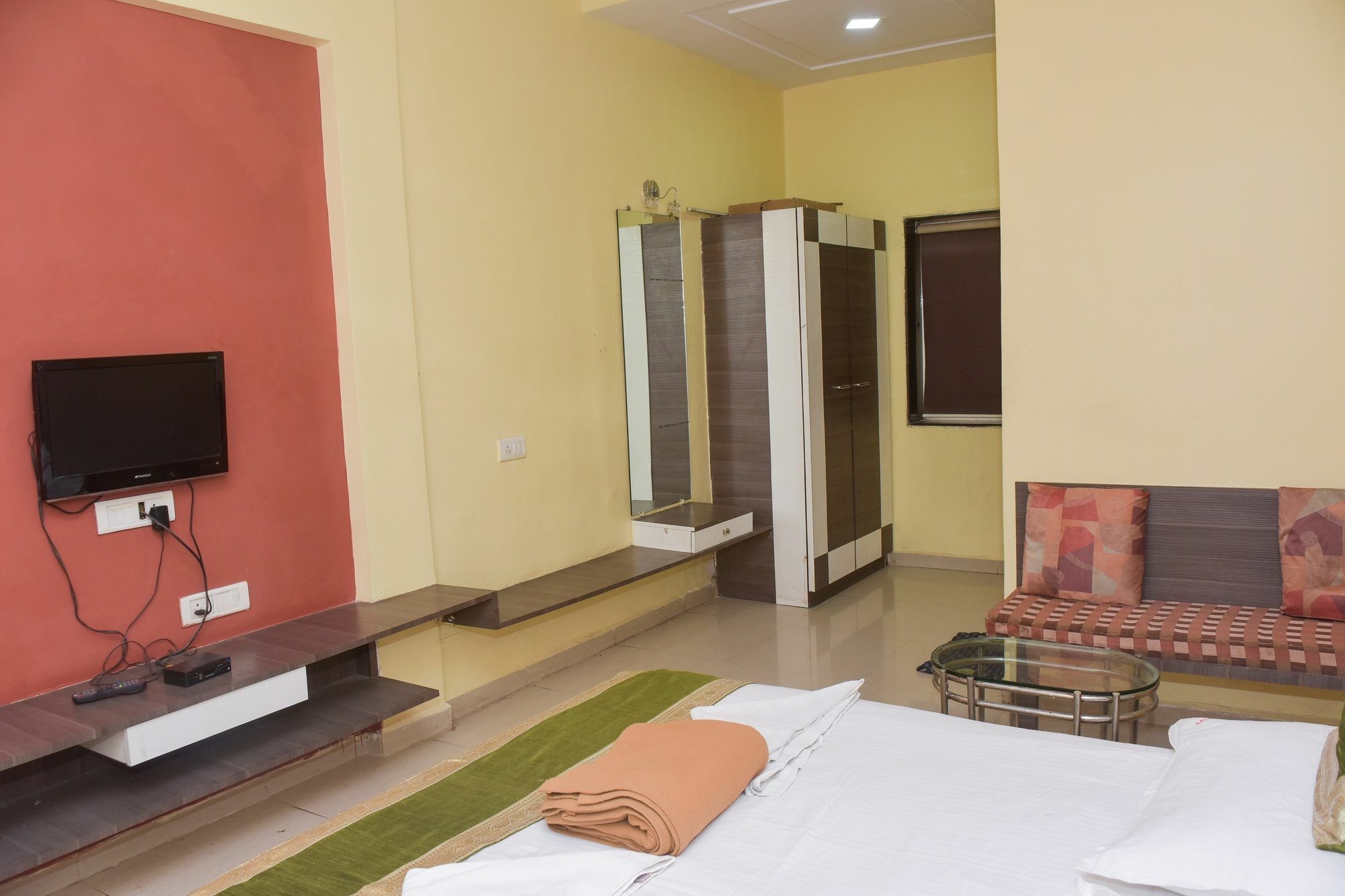 Nirmal Lodging& Boarding Lodge Mumbai