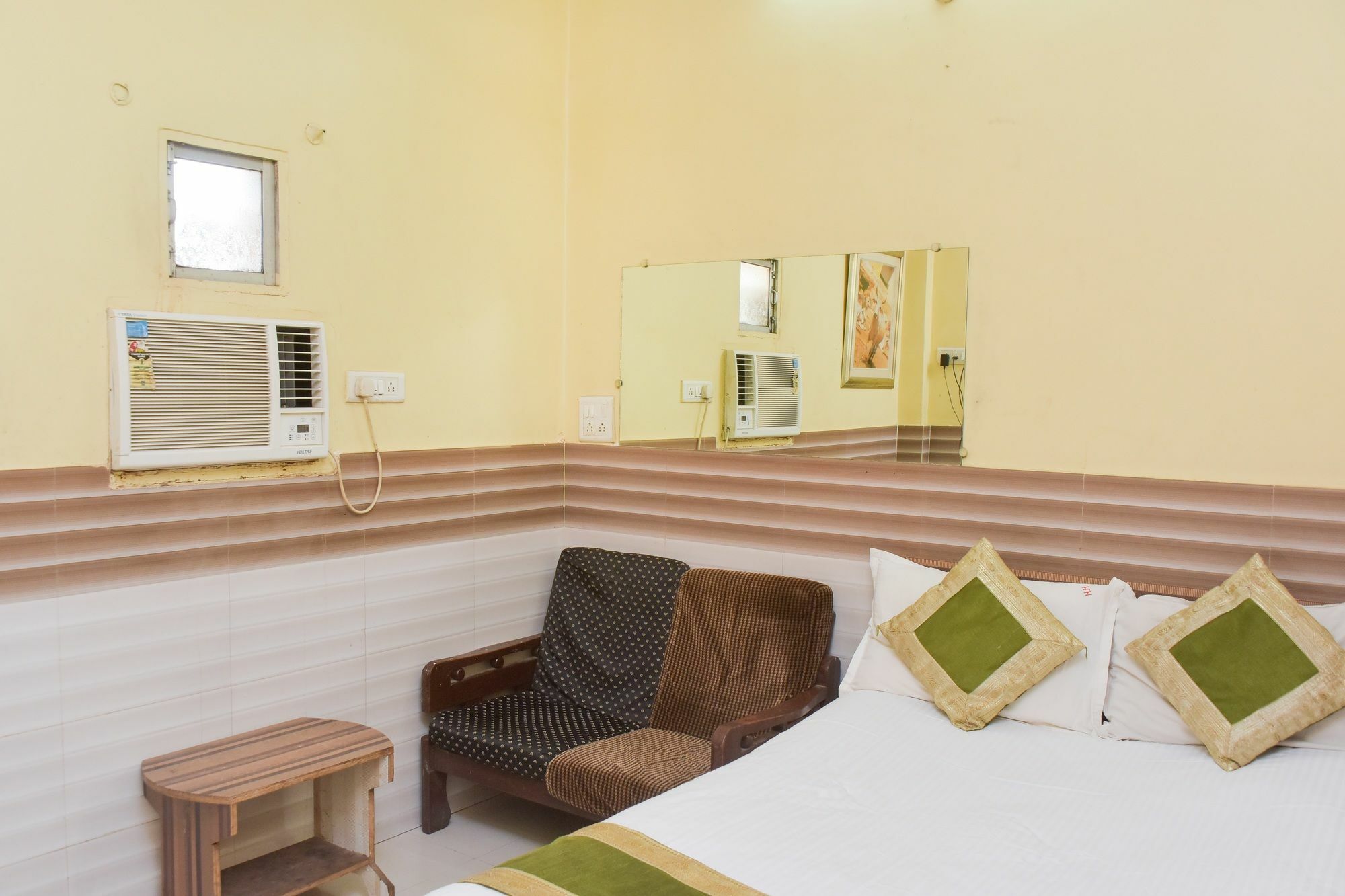 Nirmal Lodging& Boarding Lodge Mumbai