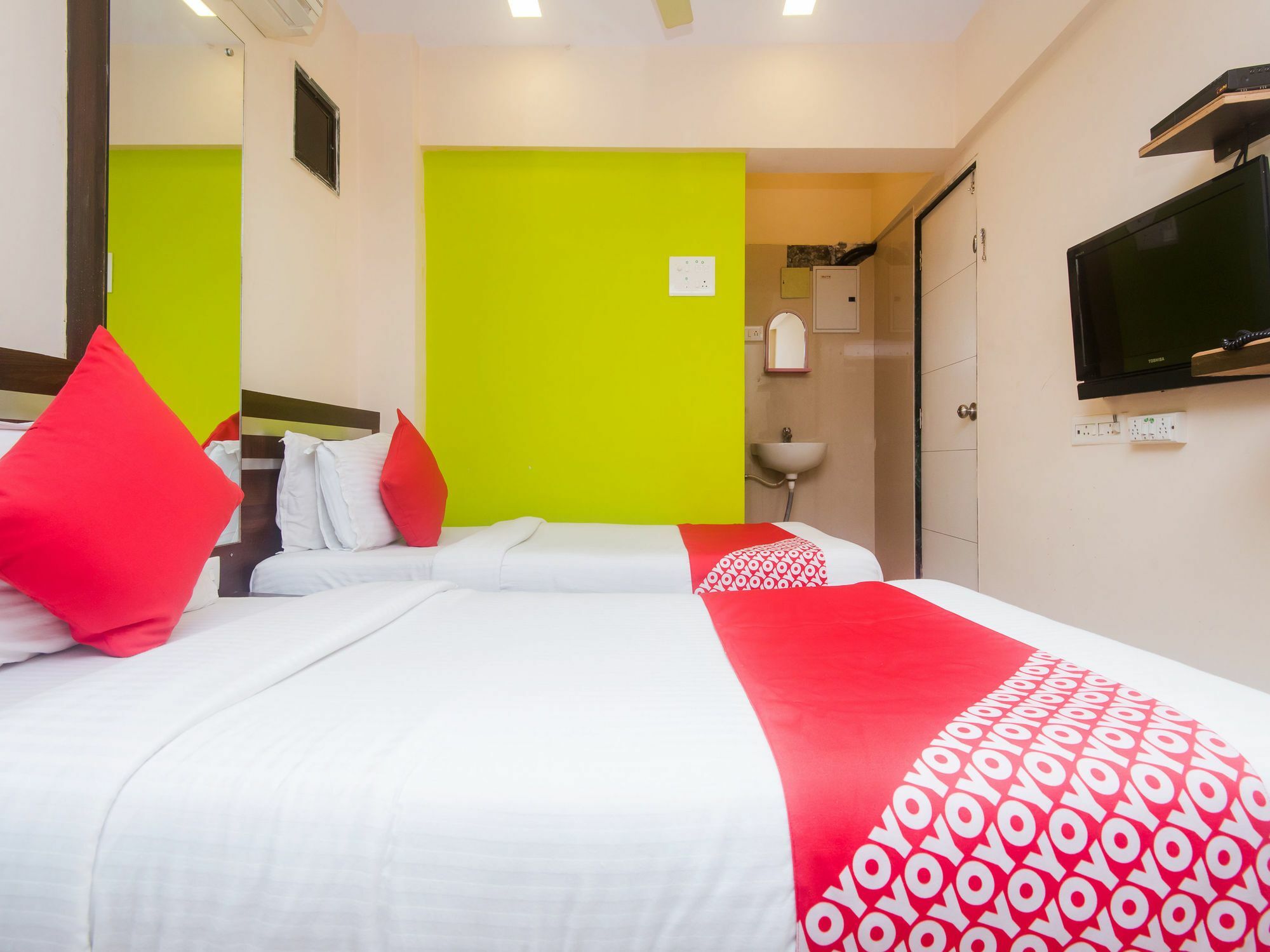 Oyo 1453 Daisy Residency Hotel