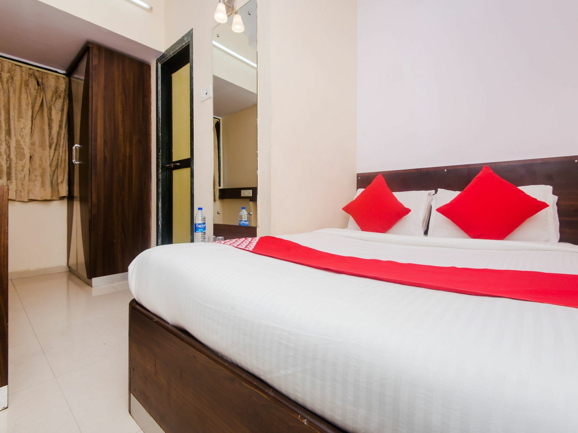Oyo 1453 Daisy Residency Bombaim