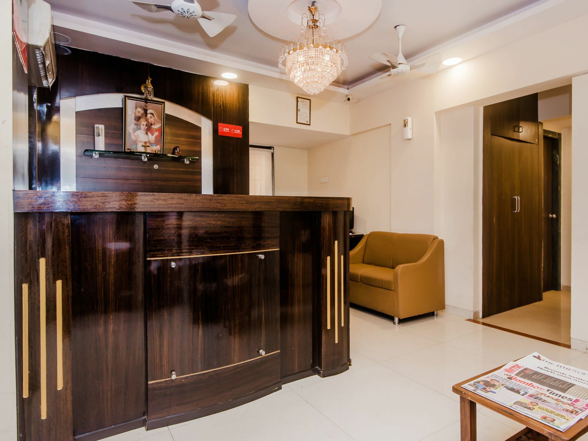 Hotel Oyo 1453 Daisy Residency Bombaim
