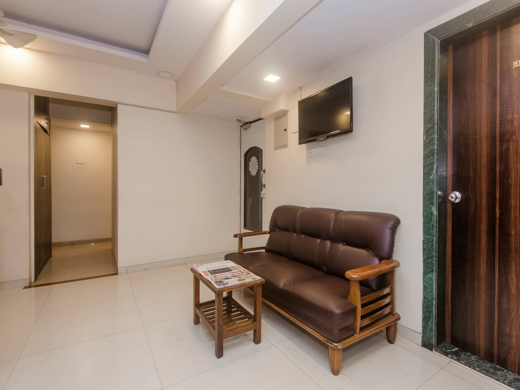 Oyo 1453 Daisy Residency 3*