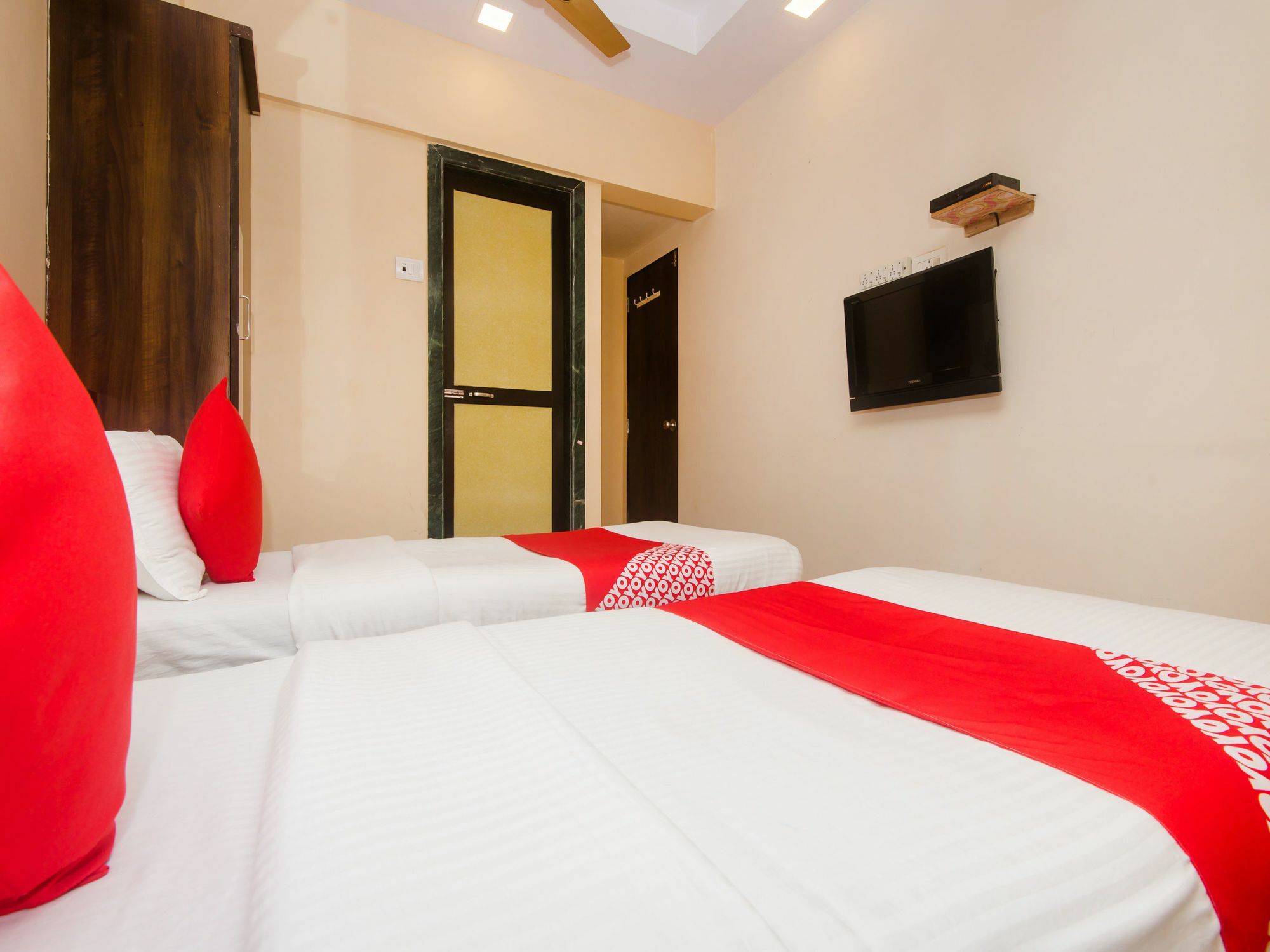 Oyo 1453 Daisy Residency Hotel 3*