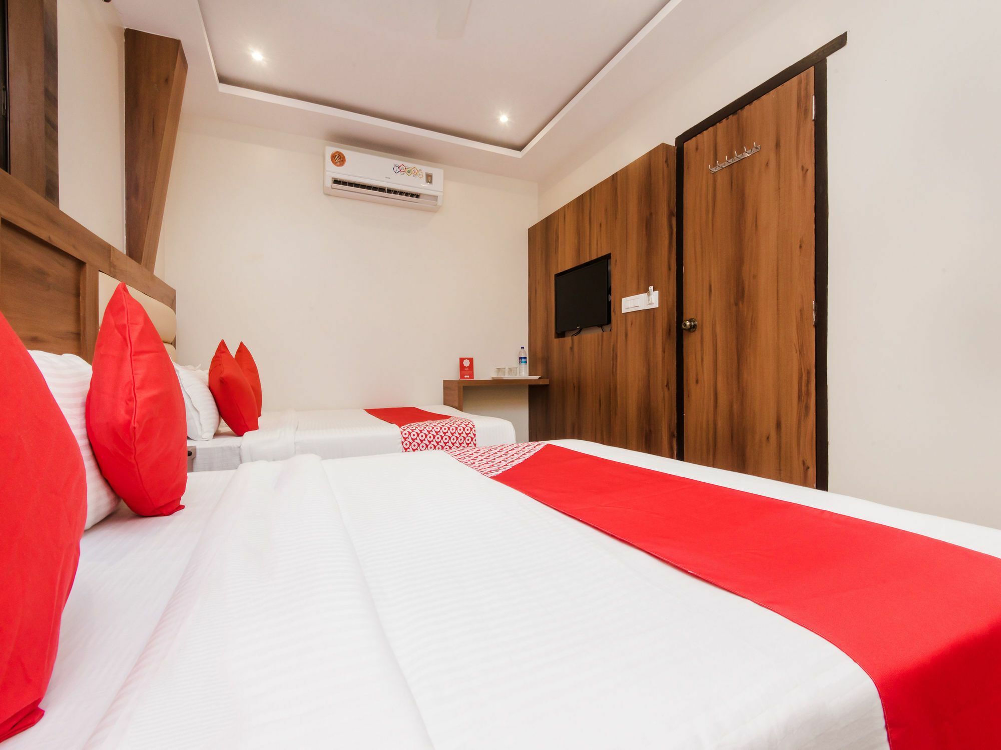 Sai - Near Dadar Station Hotel
