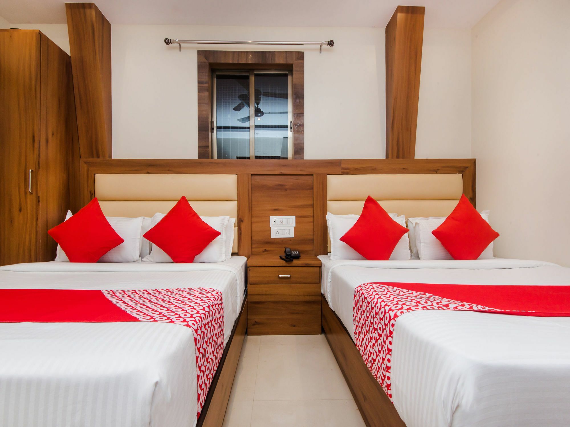 Sai - Near Dadar Station 3*