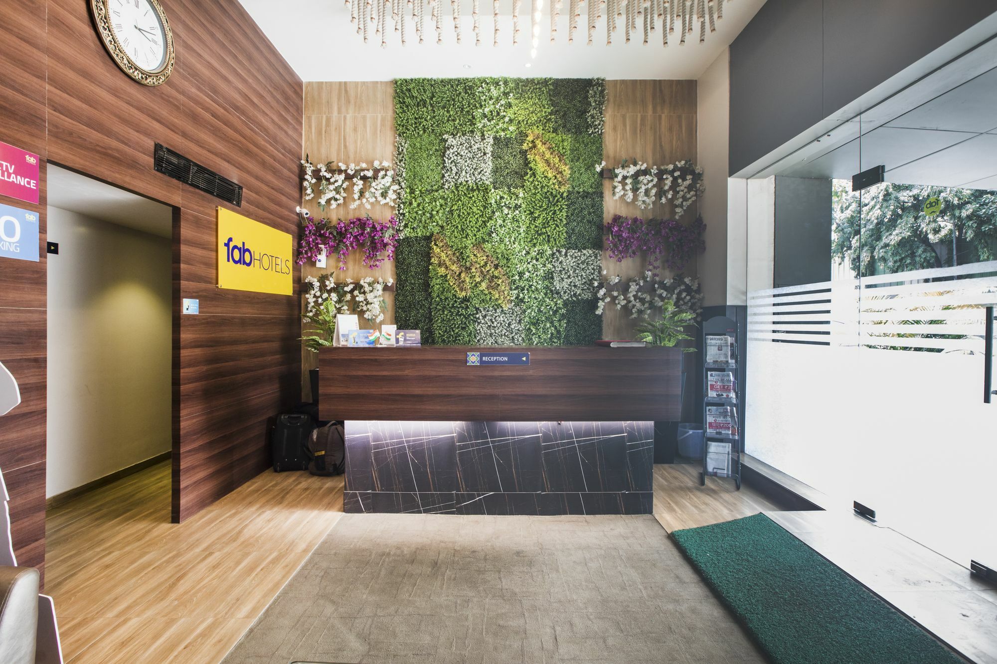 Hotel Fabhotel Regal International Andheri 3*