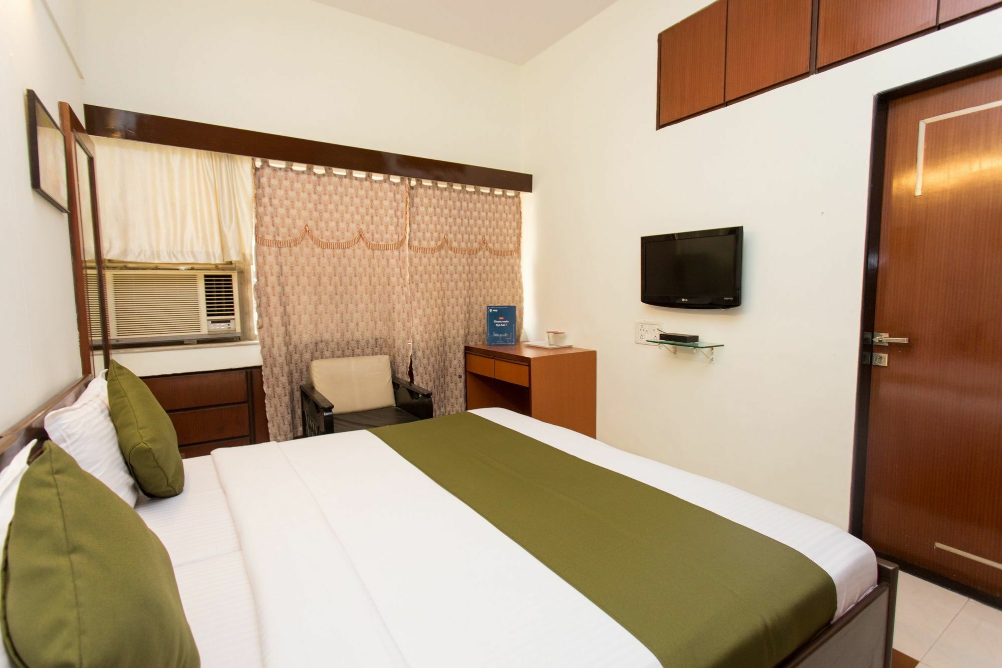 Oyo 8838 Bandra East Hotel