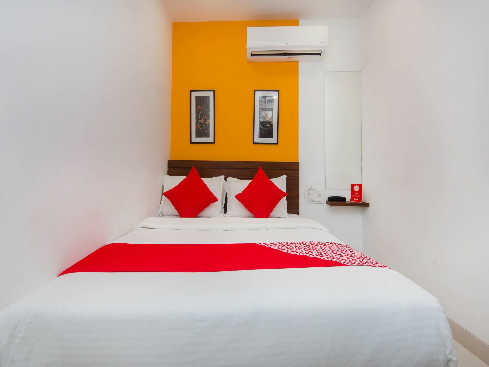 Oyo 13885 Metro Residency