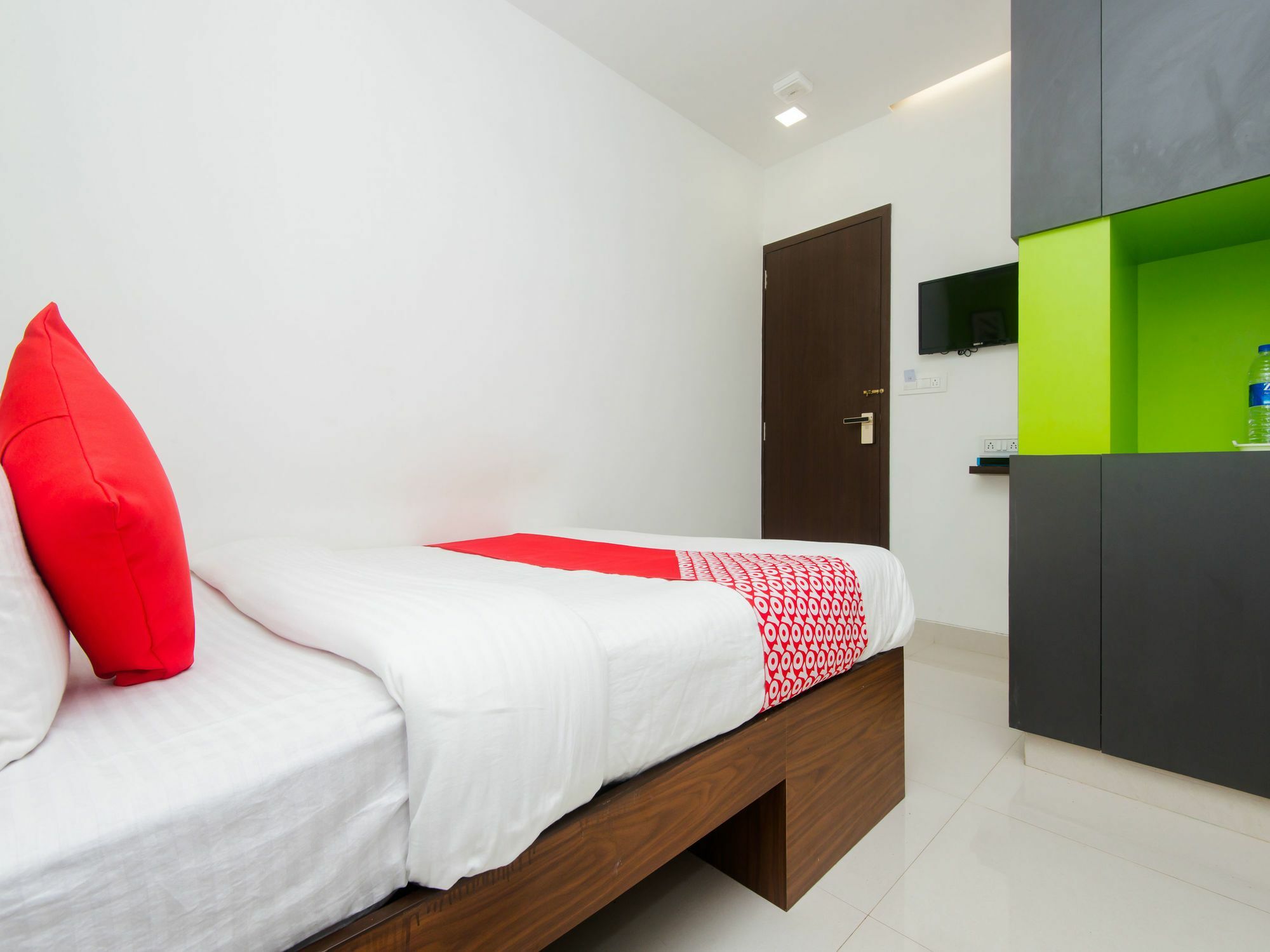 Oyo 13885 Metro Residency