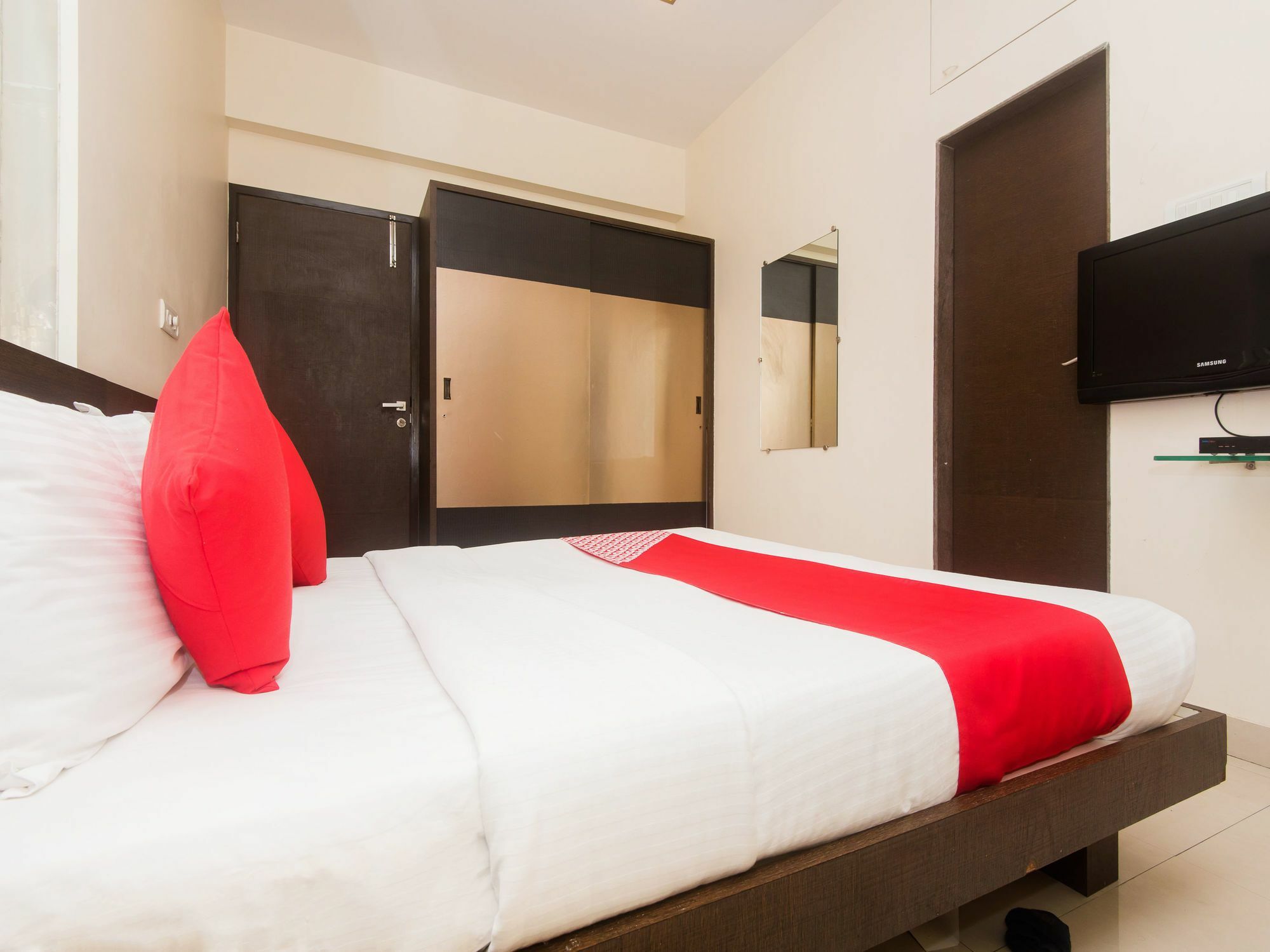 Oyo 20017 Silverkey Bandra East Hotel Mumbai