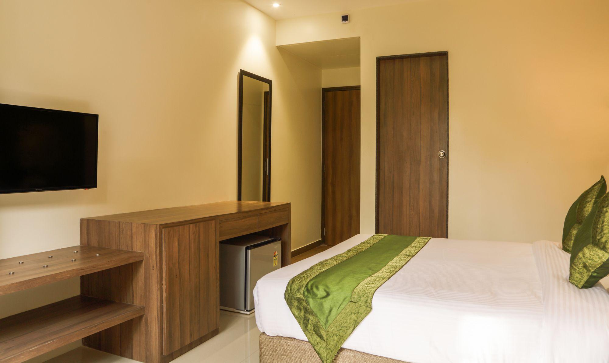 Treebo Phoenix International 3*