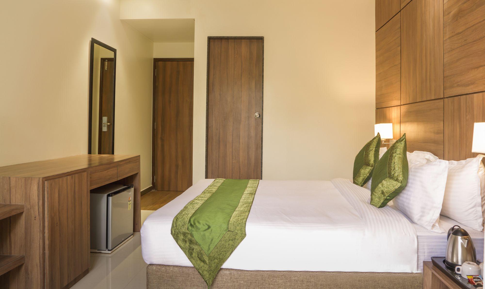 Treebo Phoenix International Hotel 3*