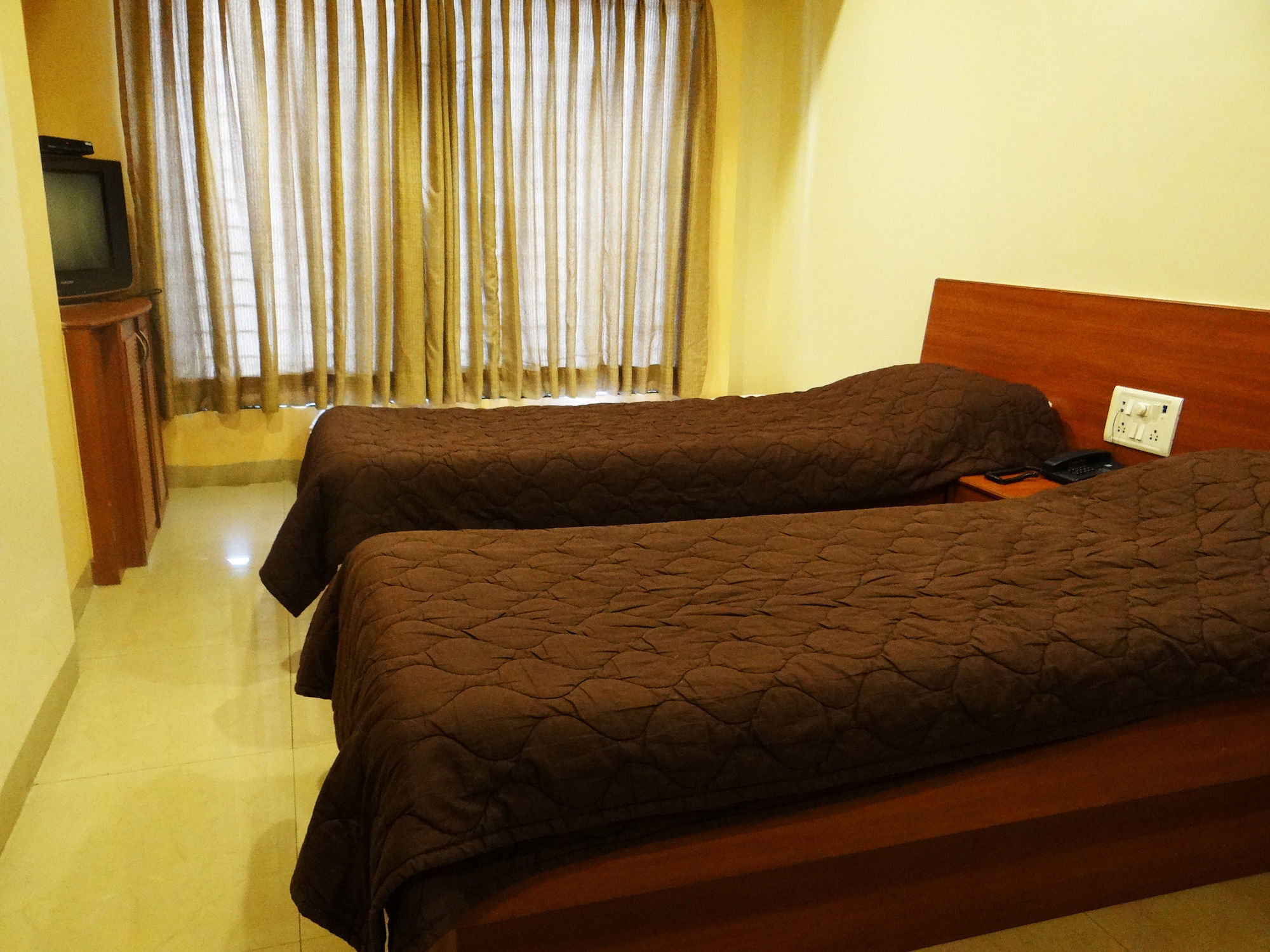Hotel Lucky Goregaon 3*