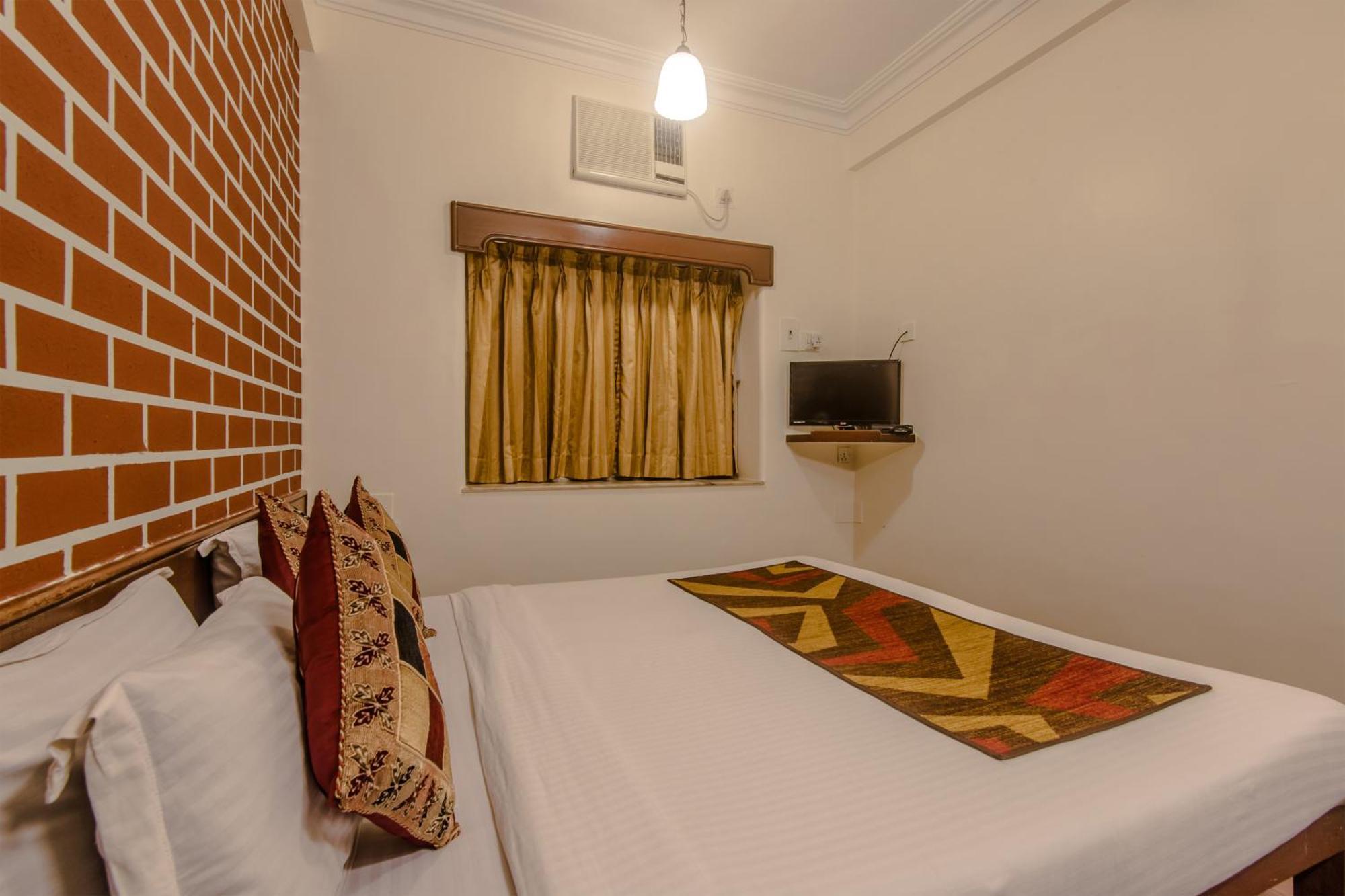 Hotel Mogul Palace - Near Masjid Bunder