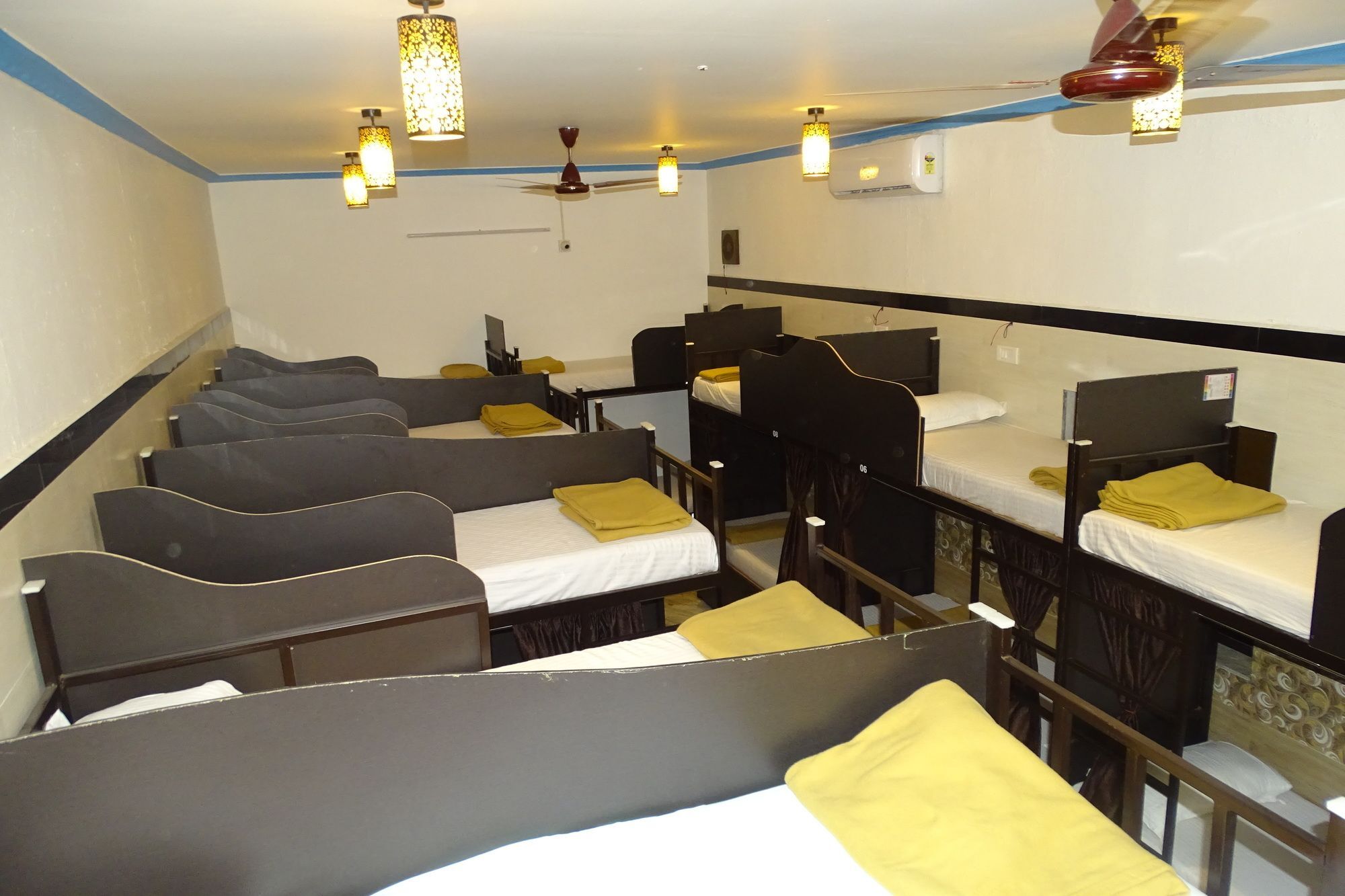 Sunshine Backpackers, Airport Hostel Mumbai