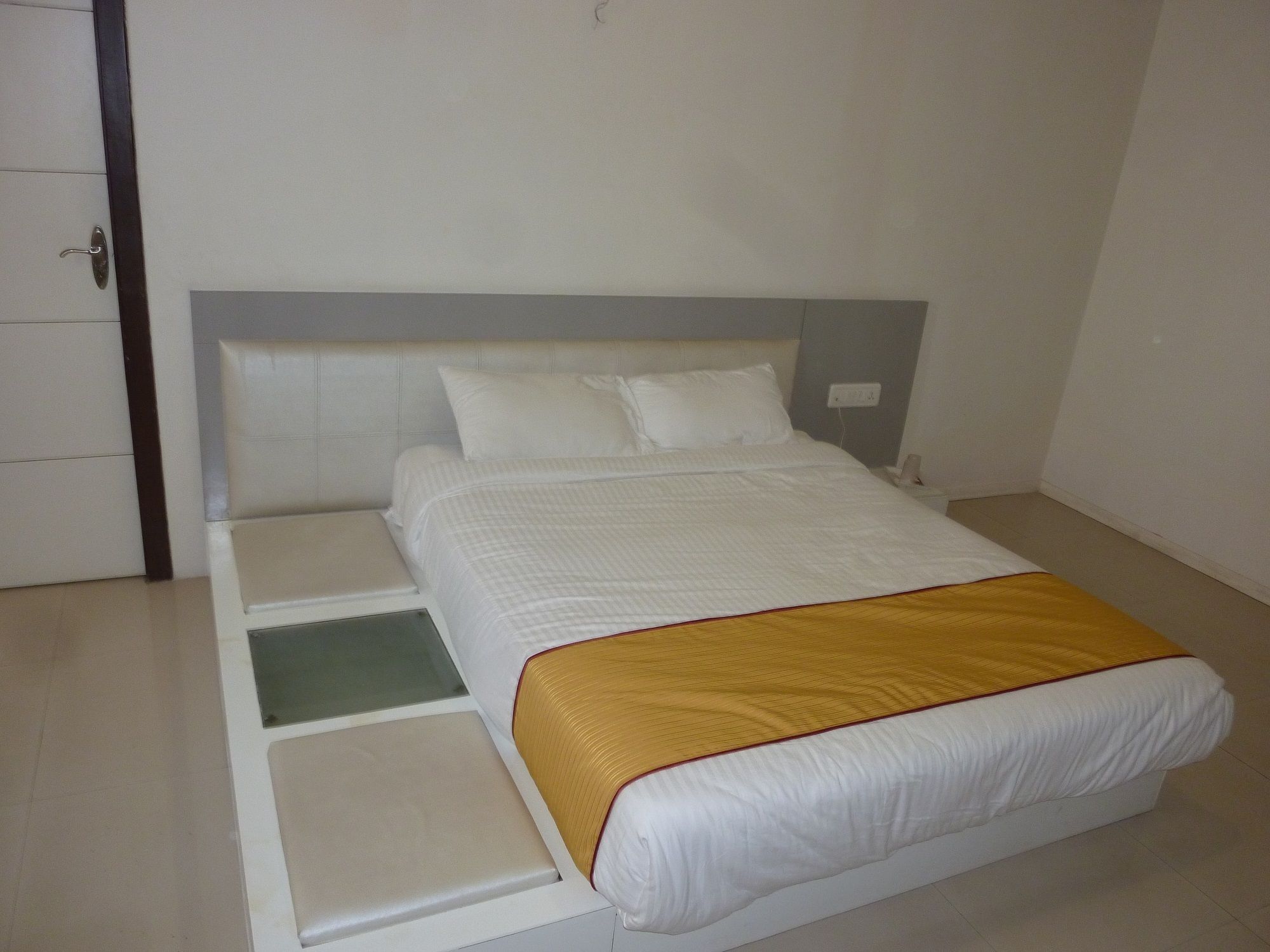 Aura Hotel Mumbai