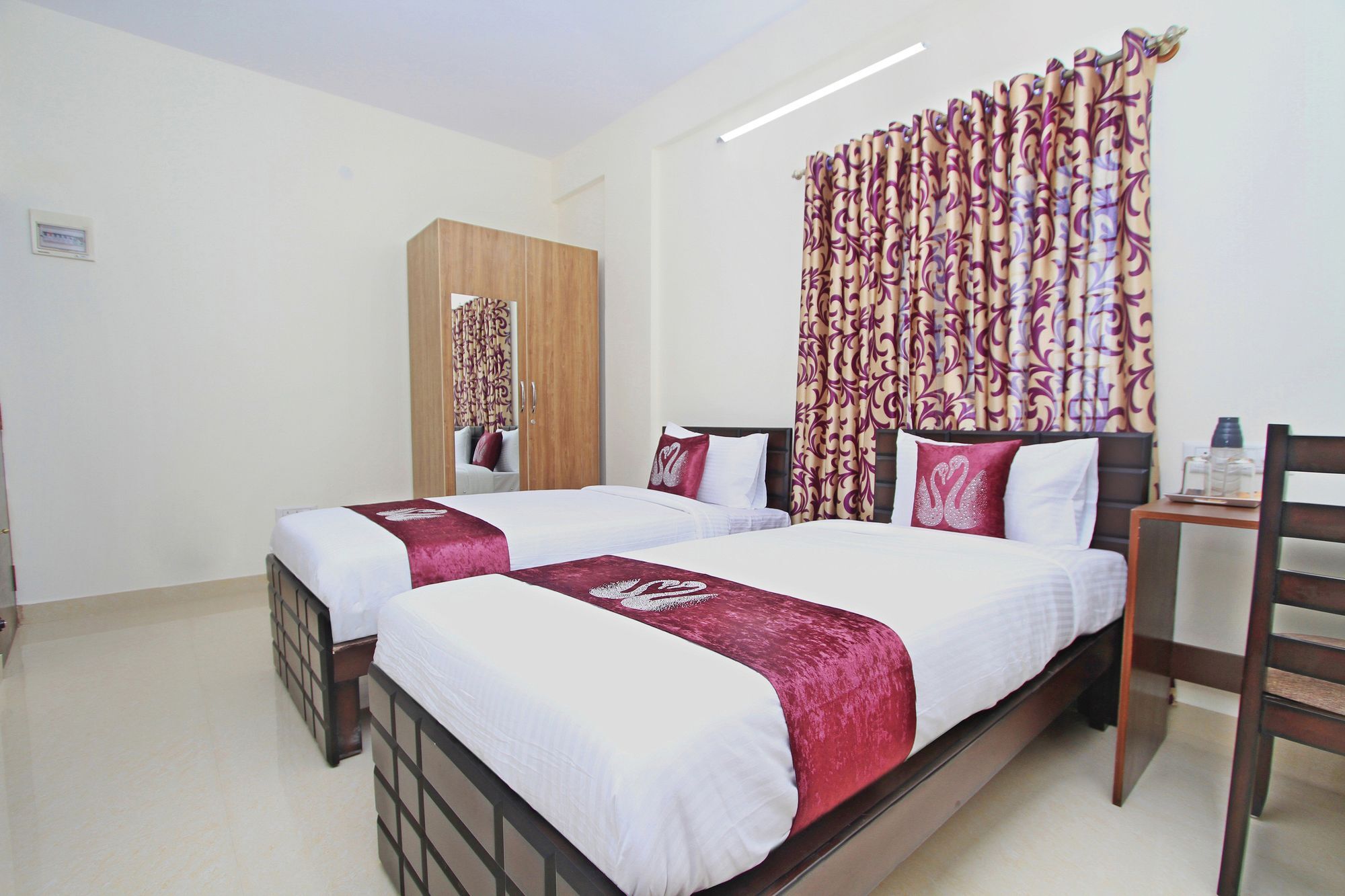 Oyo 7153 Amber Hotel