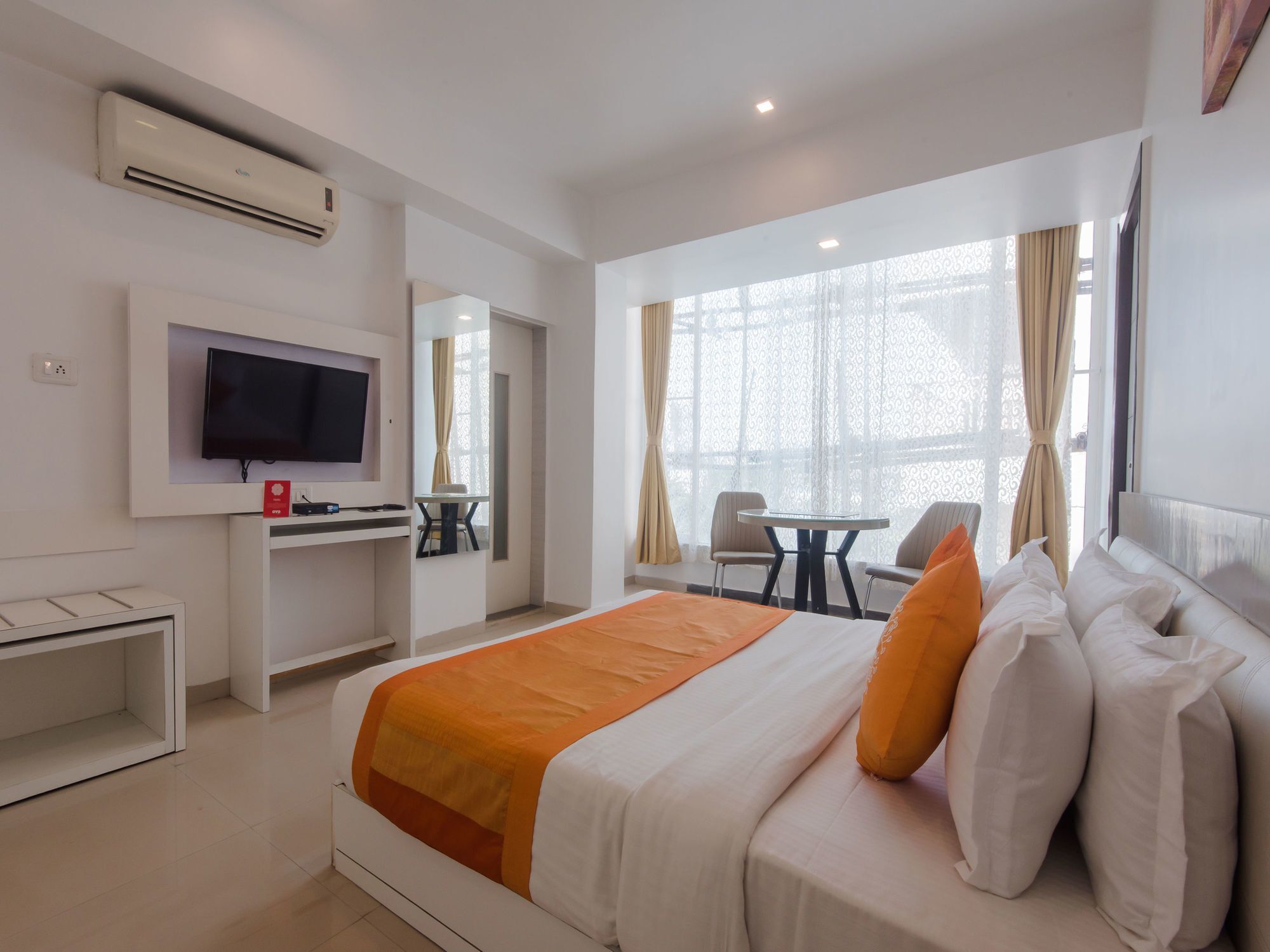 Aura Hotel 3*