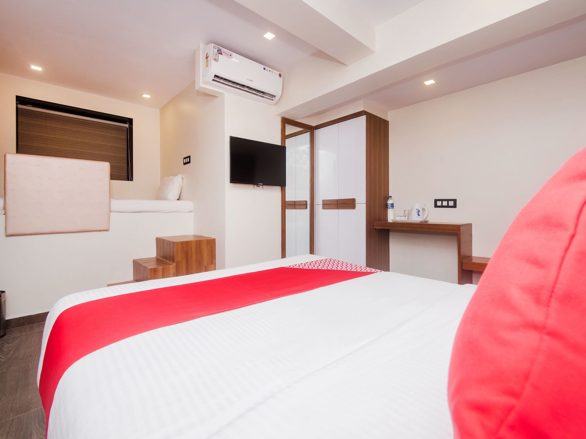 Oyo 15732 Qubestay Airport Apartment Mumbai