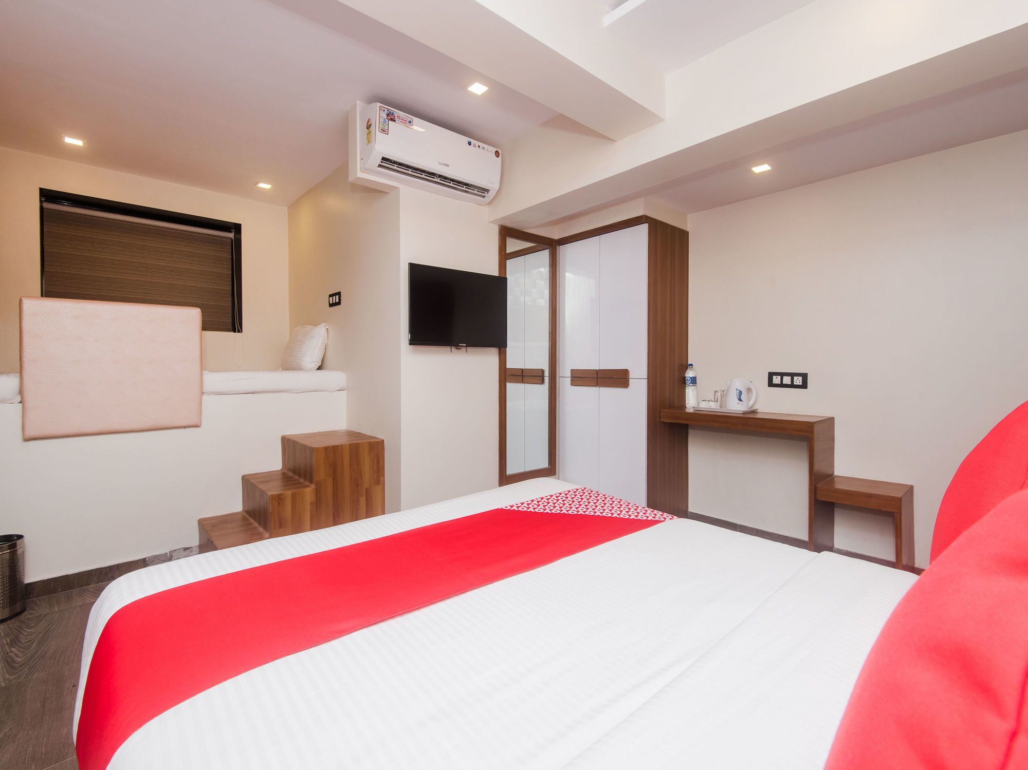 Oyo 15732 Qubestay Airport Apartment *
