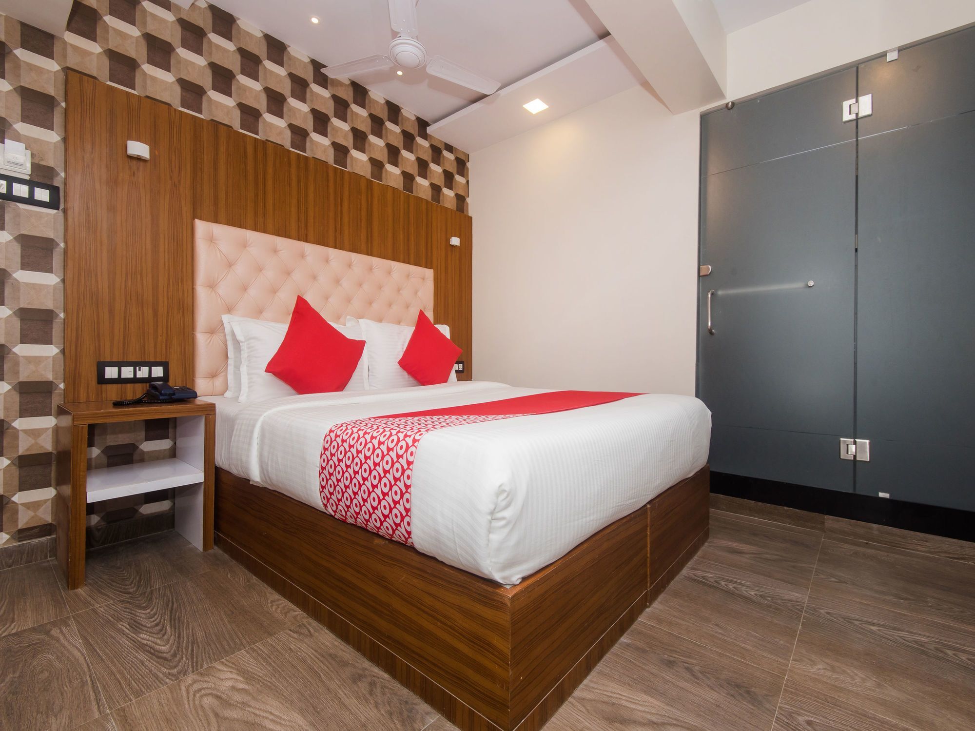 Oyo 15732 Qubestay Airport Apartment