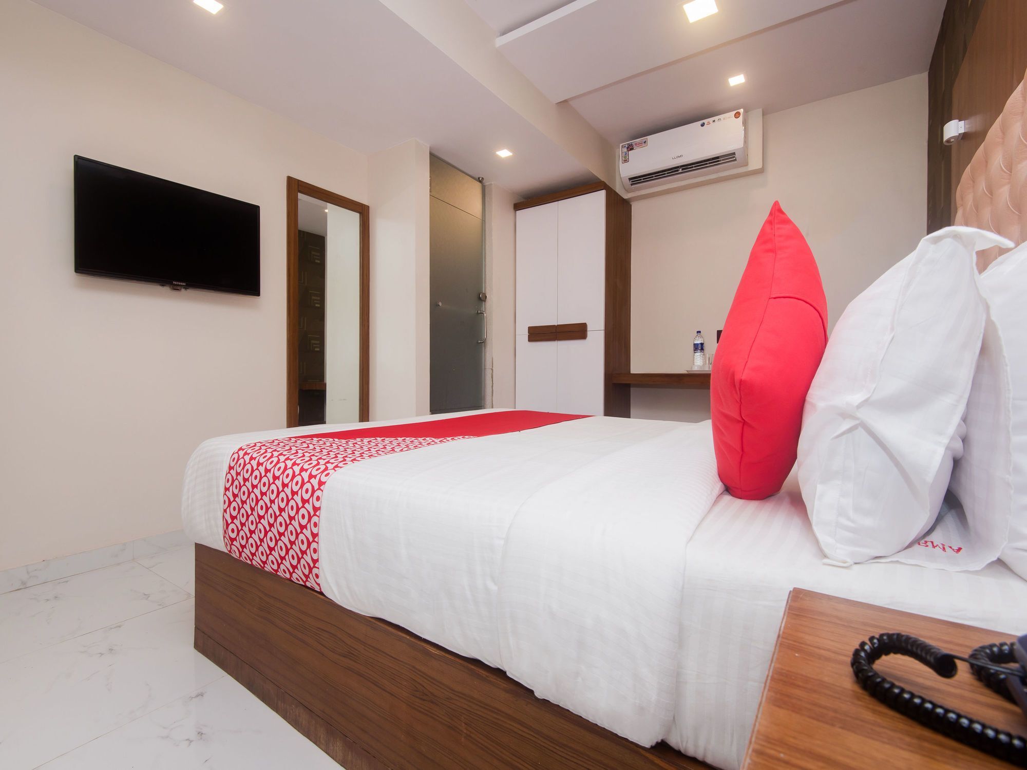 Oyo 15732 Qubestay Airport Apartment