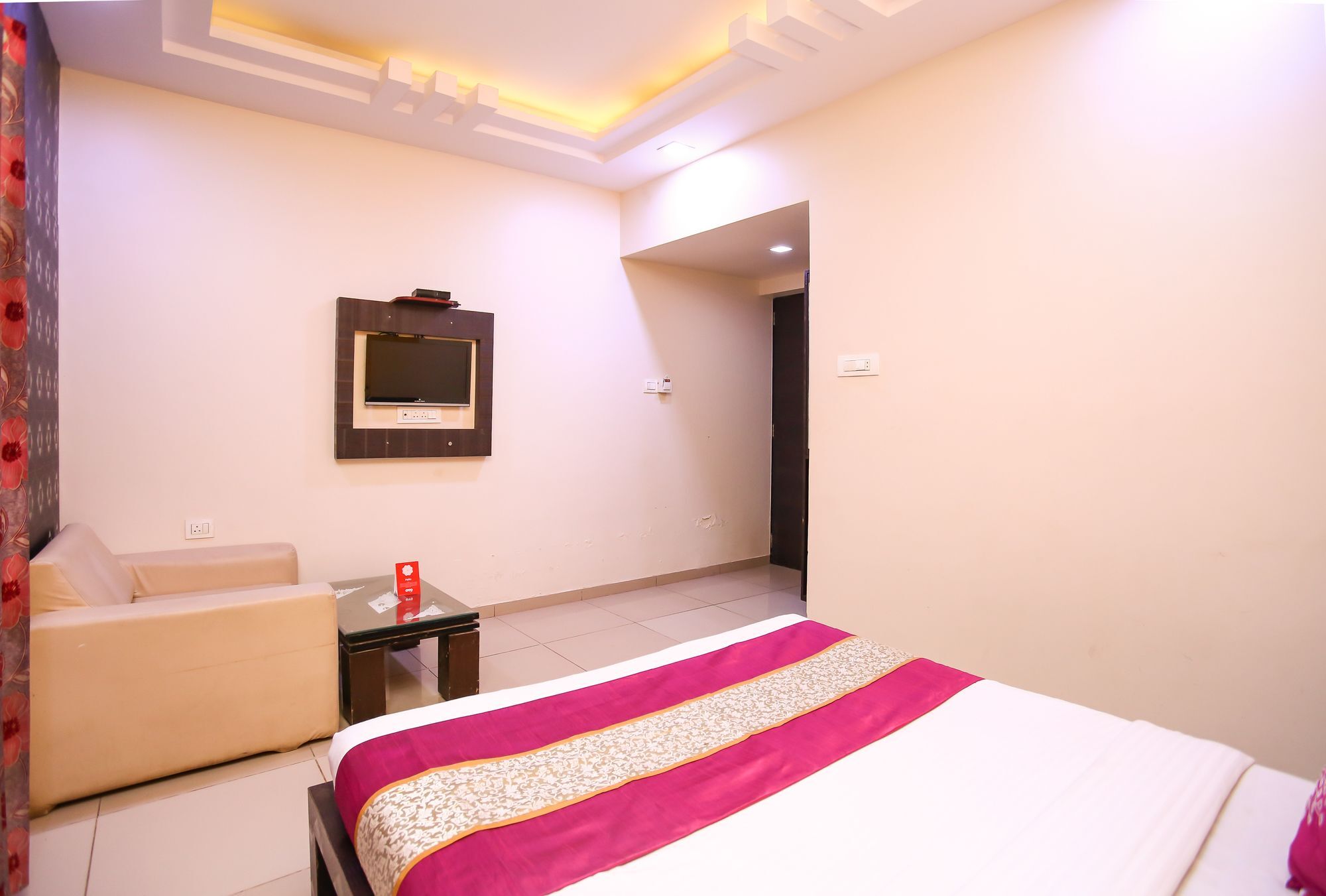 Oyo 565 Sakinaka 90 Ft Road Hotel