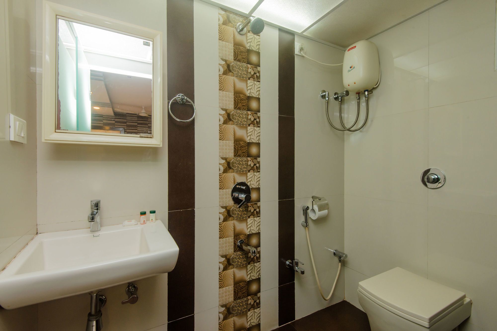 Oyo 408 Parle Hotel Mumbai
