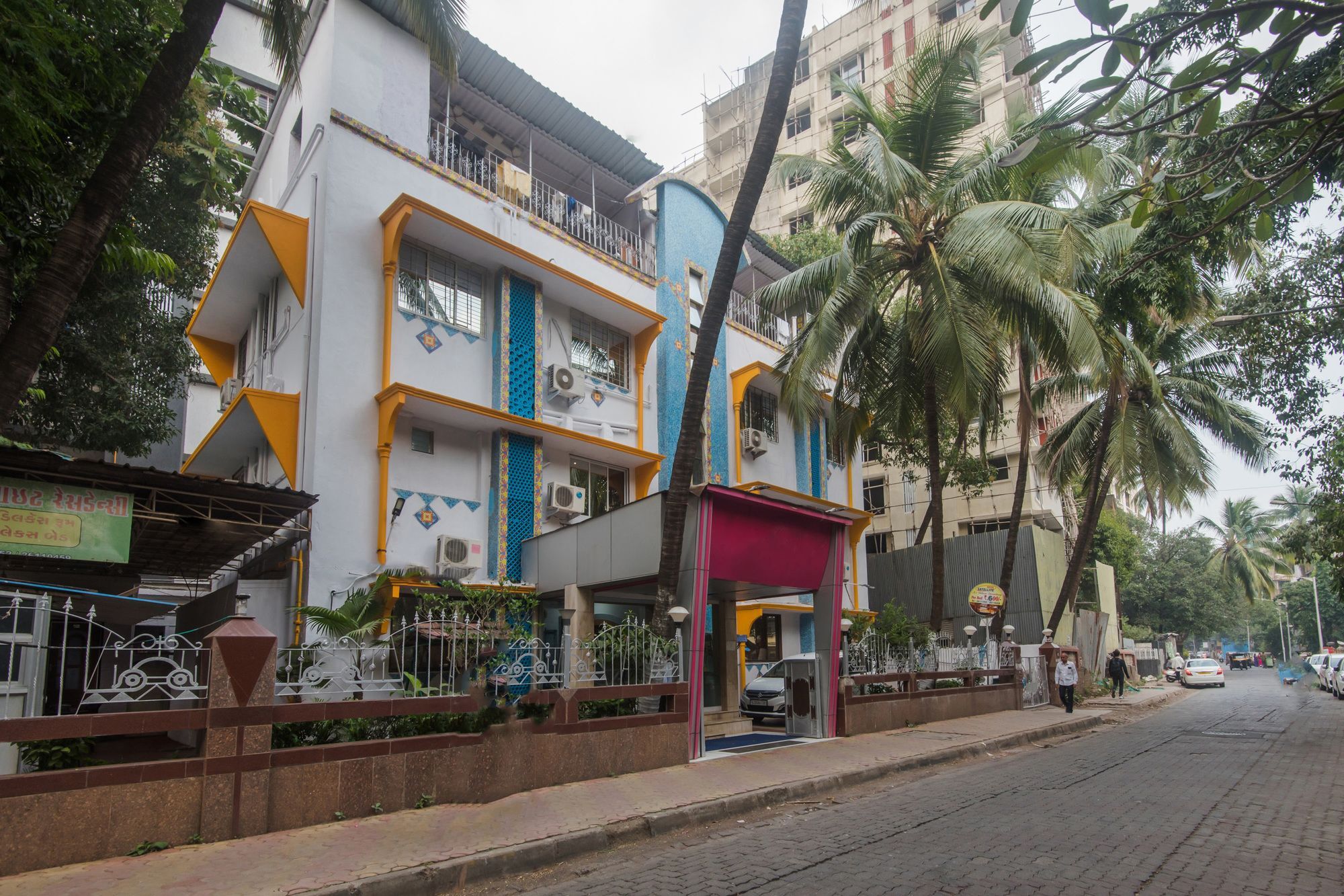 Oyo 408 Parle