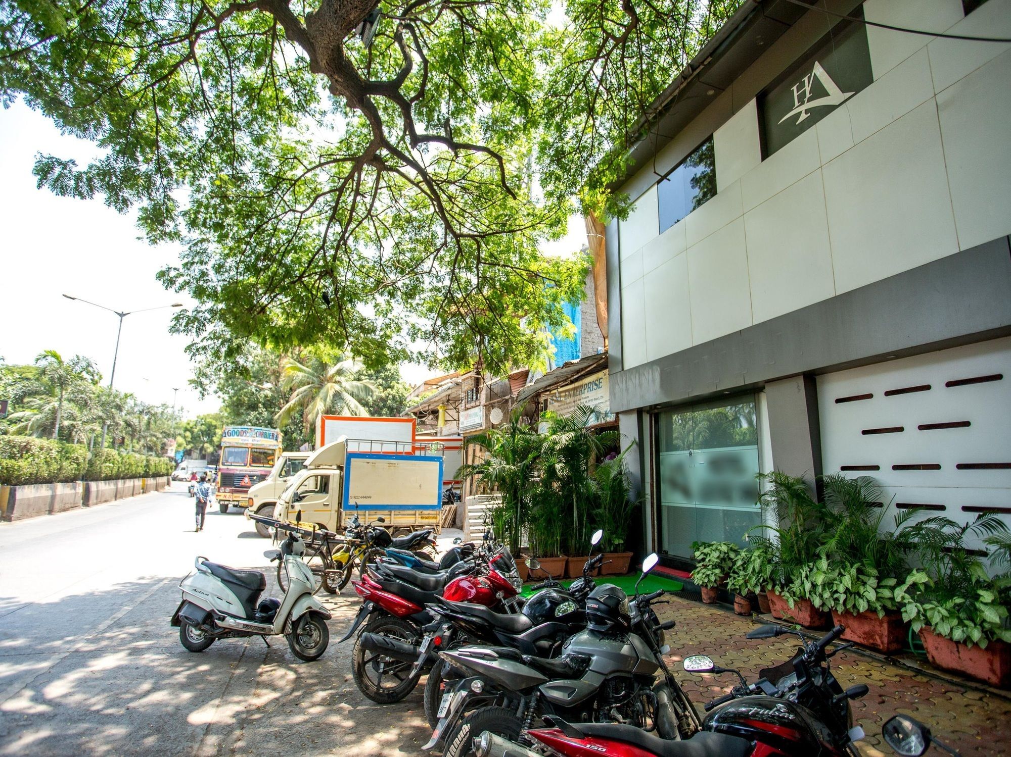 Oyo 565 Sakinaka 90 Ft Road