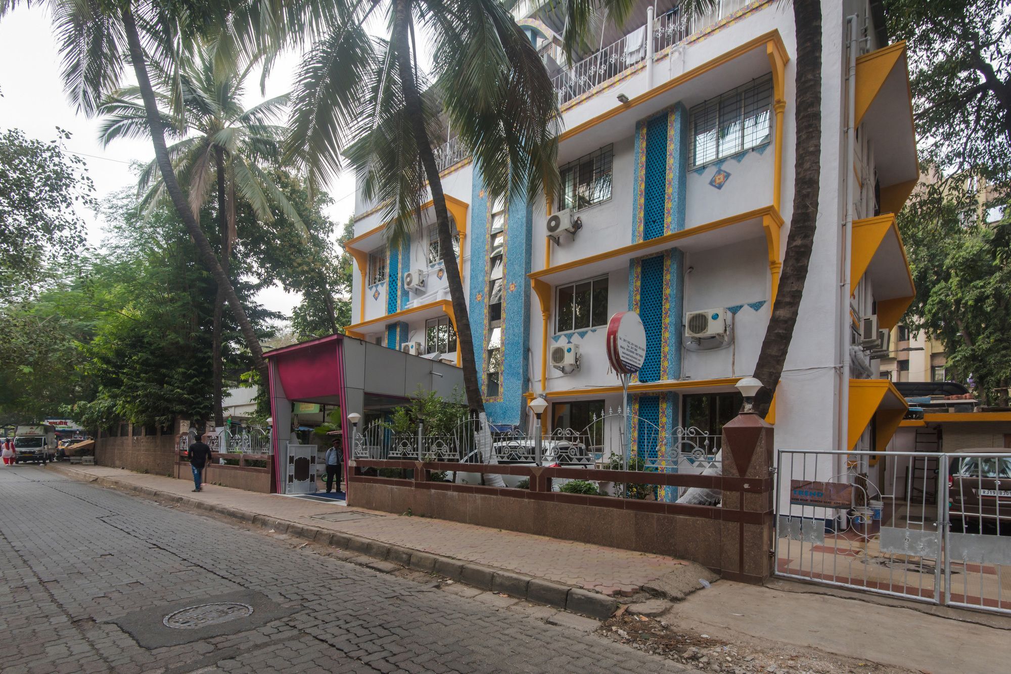Oyo 408 Parle Hotel Mumbai