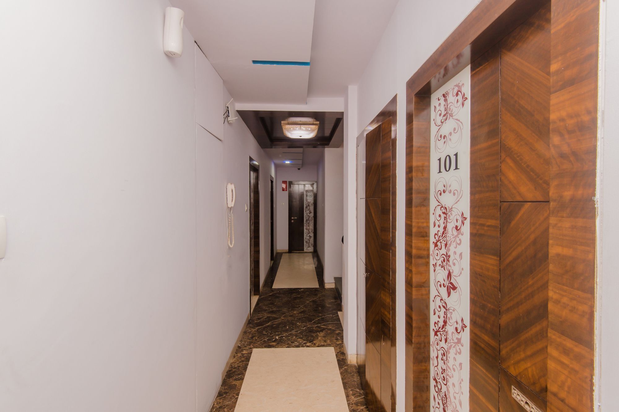 Oyo 408 Parle Hotel 2*