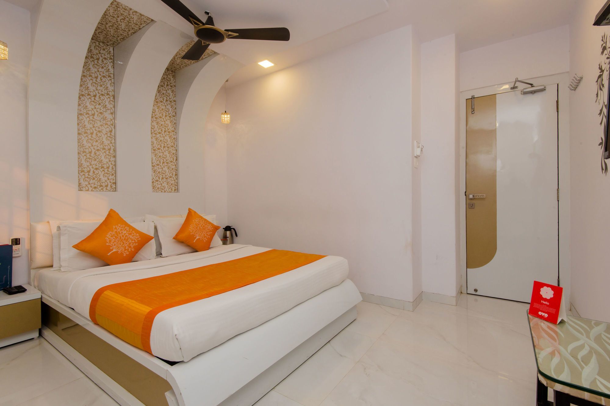 Hotel Oyo 408 Parle Mumbai