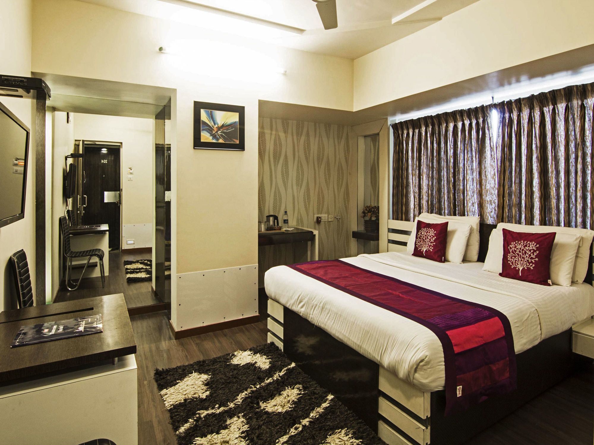 Hotel Oyo Premium 091 Parle East Mumbai
