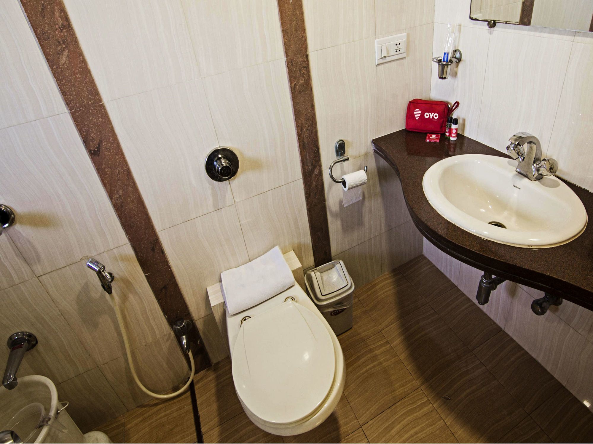 Oyo Premium 091 Parle East Hotel Mumbai