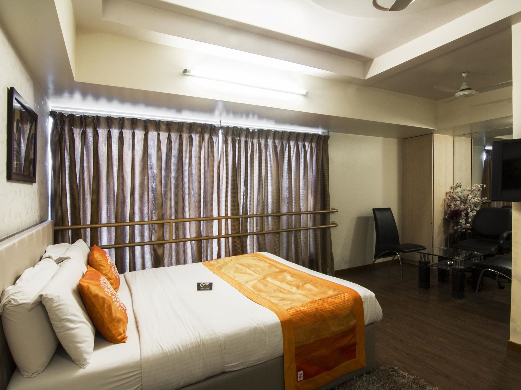 Hotel Oyo Premium 091 Parle East Mumbai