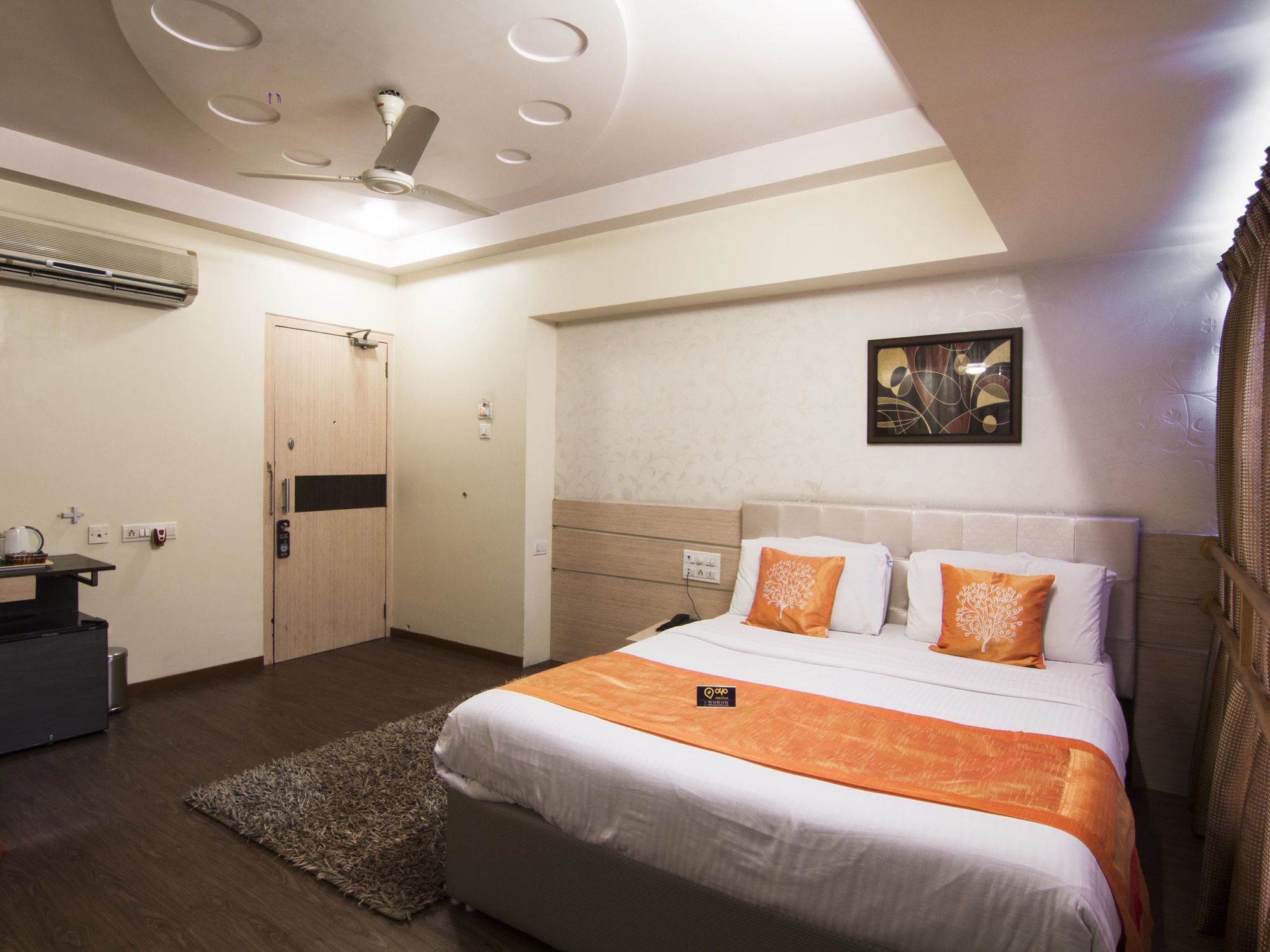 Oyo Premium 091 Parle East 3*