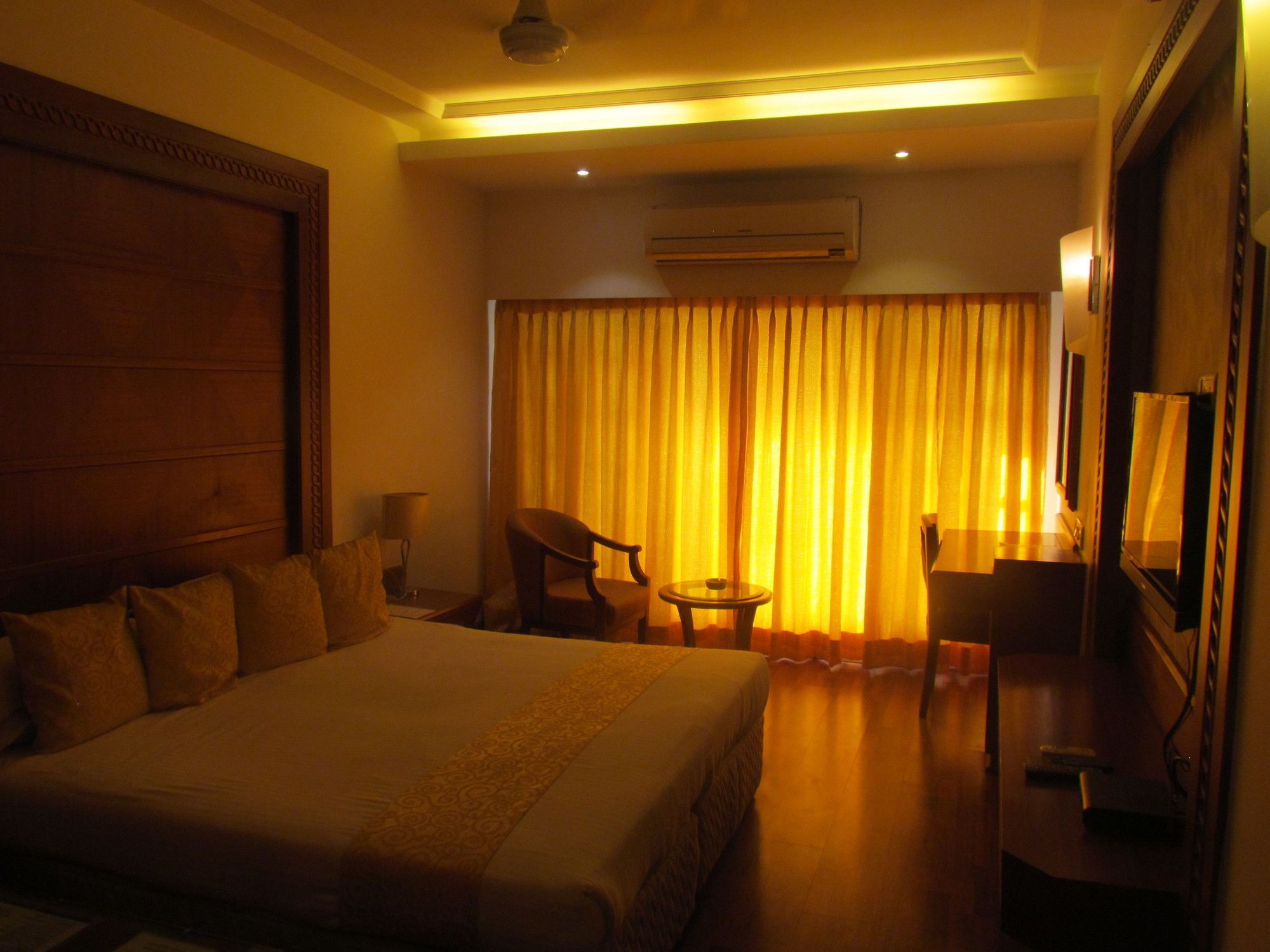 Kohinoor Park Hotel