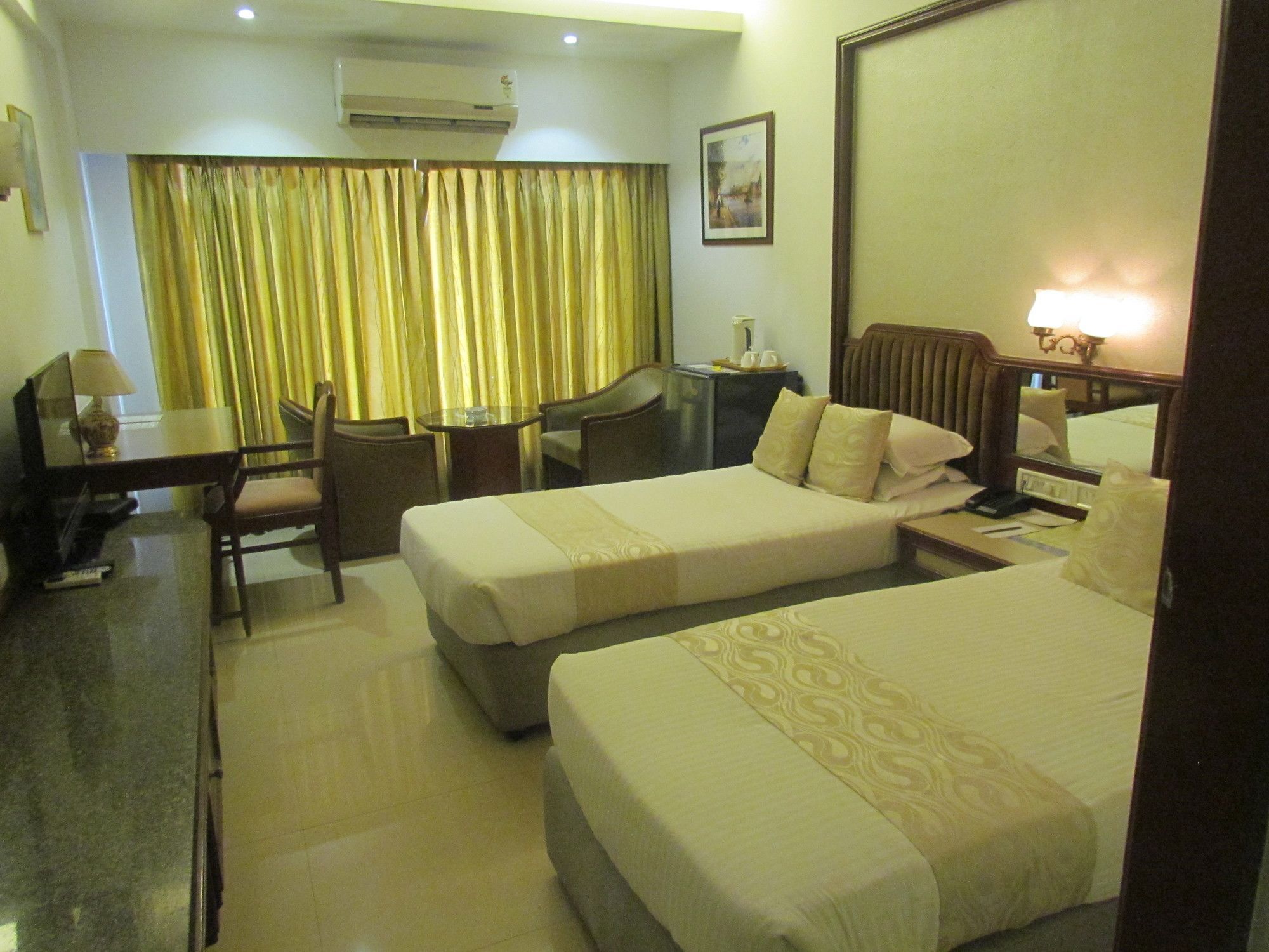 Kohinoor Park Hotel 3*