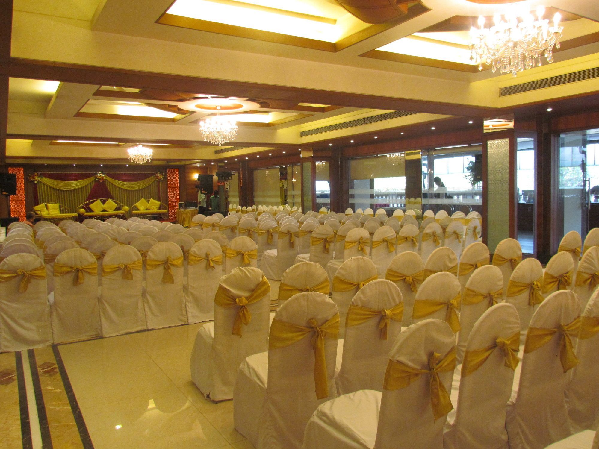 Kohinoor Park Hotel 3*